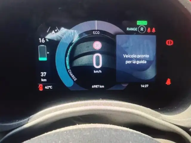 Fiat 500e view 5
