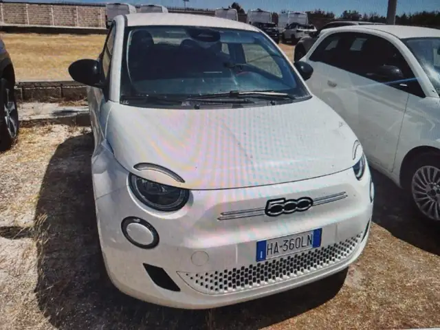 Fiat 500e view 2