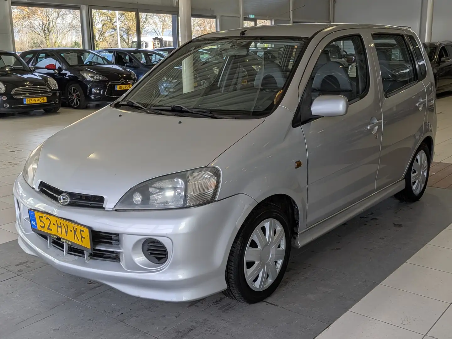 Daihatsu YRV Young RV 1.3-16V S Airco, Stuurbekrachtiging Grau - 2