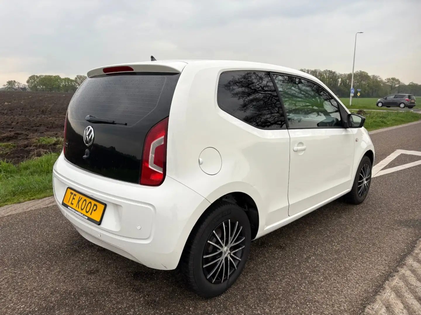 Volkswagen up! 1.0 / GTI UITVOERING / LEER  / AIRCO / PARKEERSENS Blanco - 2