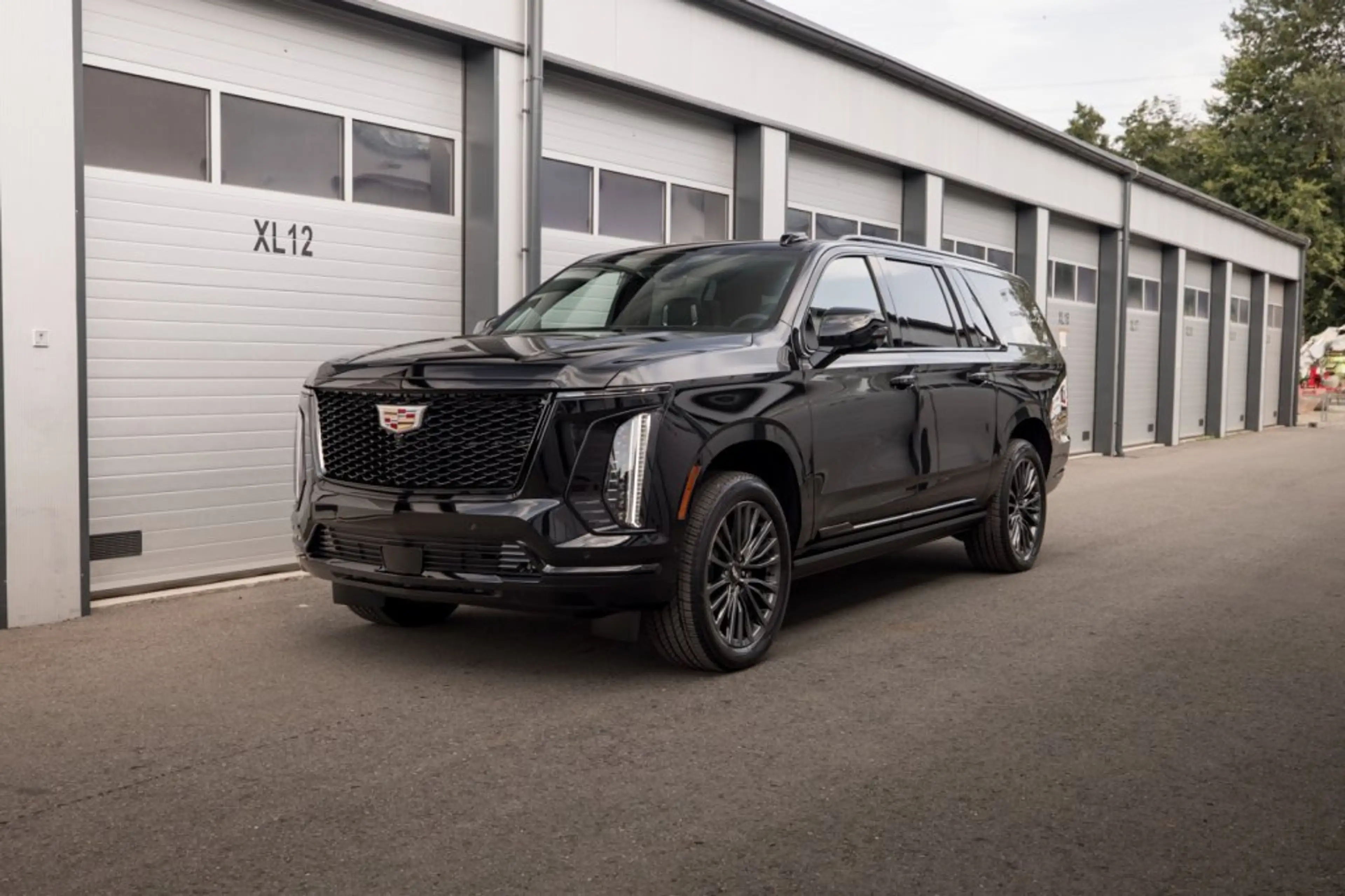Cadillac Escalade ESV Sport Platinum 4x4 (+ ABV) — photo 3