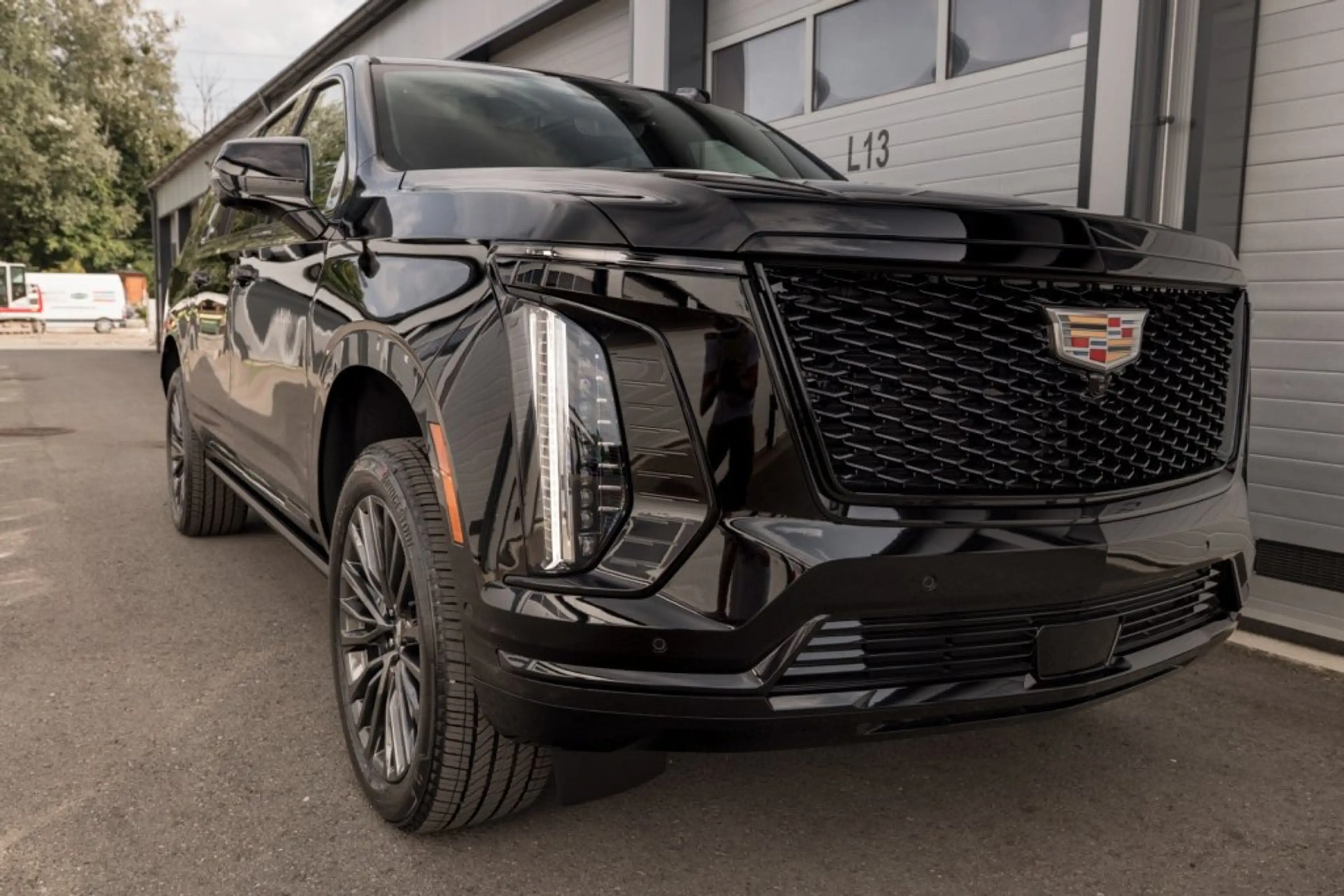 Cadillac Escalade ESV Sport Platinum 4x4 (+ ABV) — photo 7