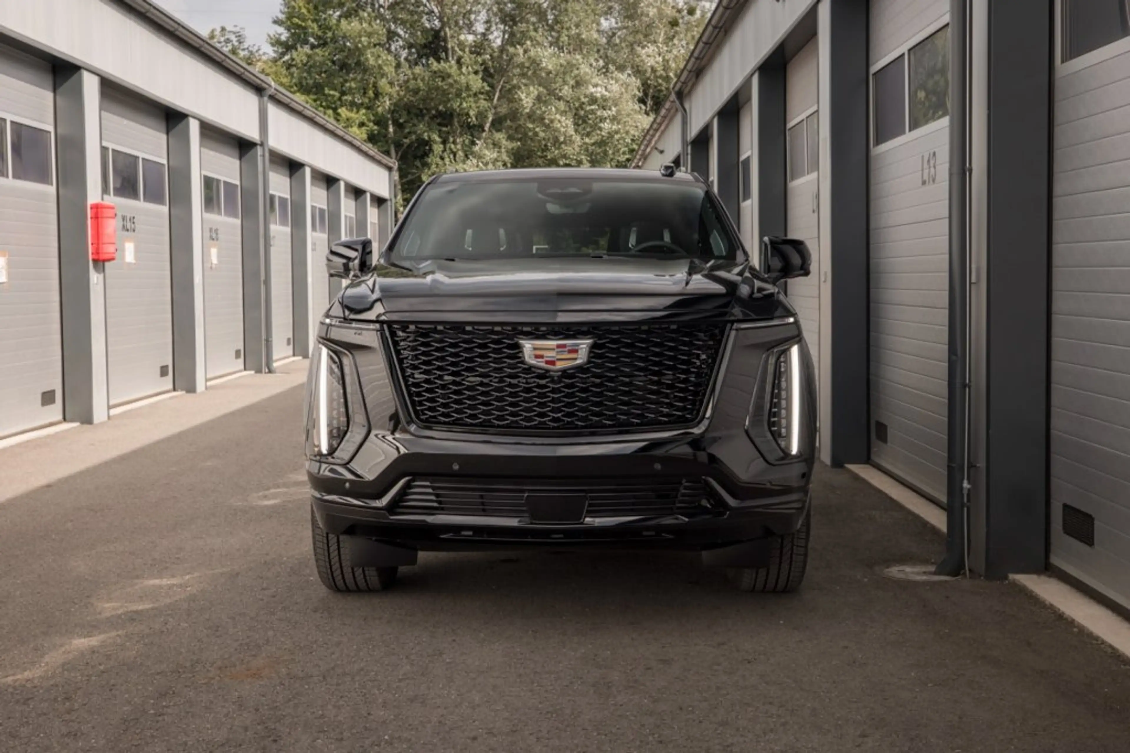 Cadillac Escalade ESV Sport Platinum 4x4 (+ ABV) — photo 2