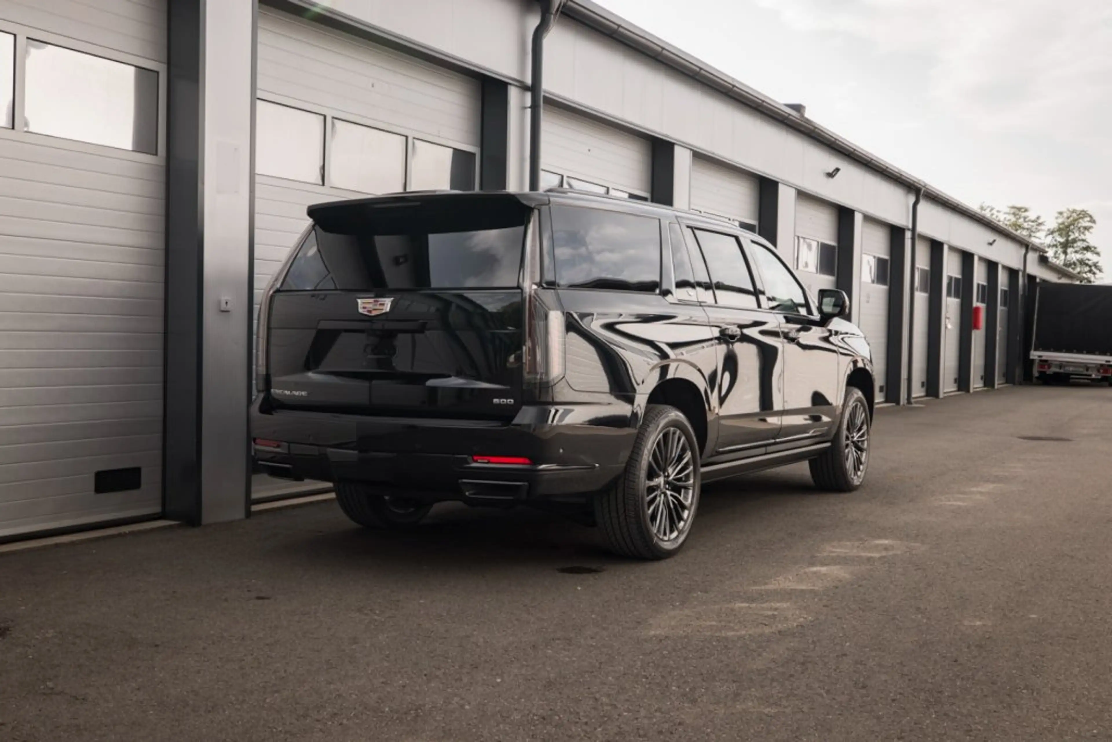 Cadillac Escalade ESV Sport Platinum 4x4 (+ ABV) — photo 4