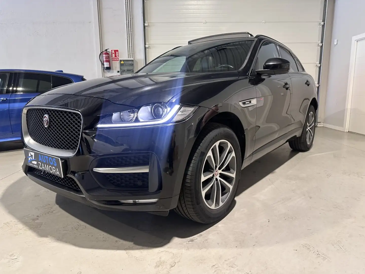 Jaguar F-Pace 3.0TDV6 Portfolio Aut. AWD Noir - 1