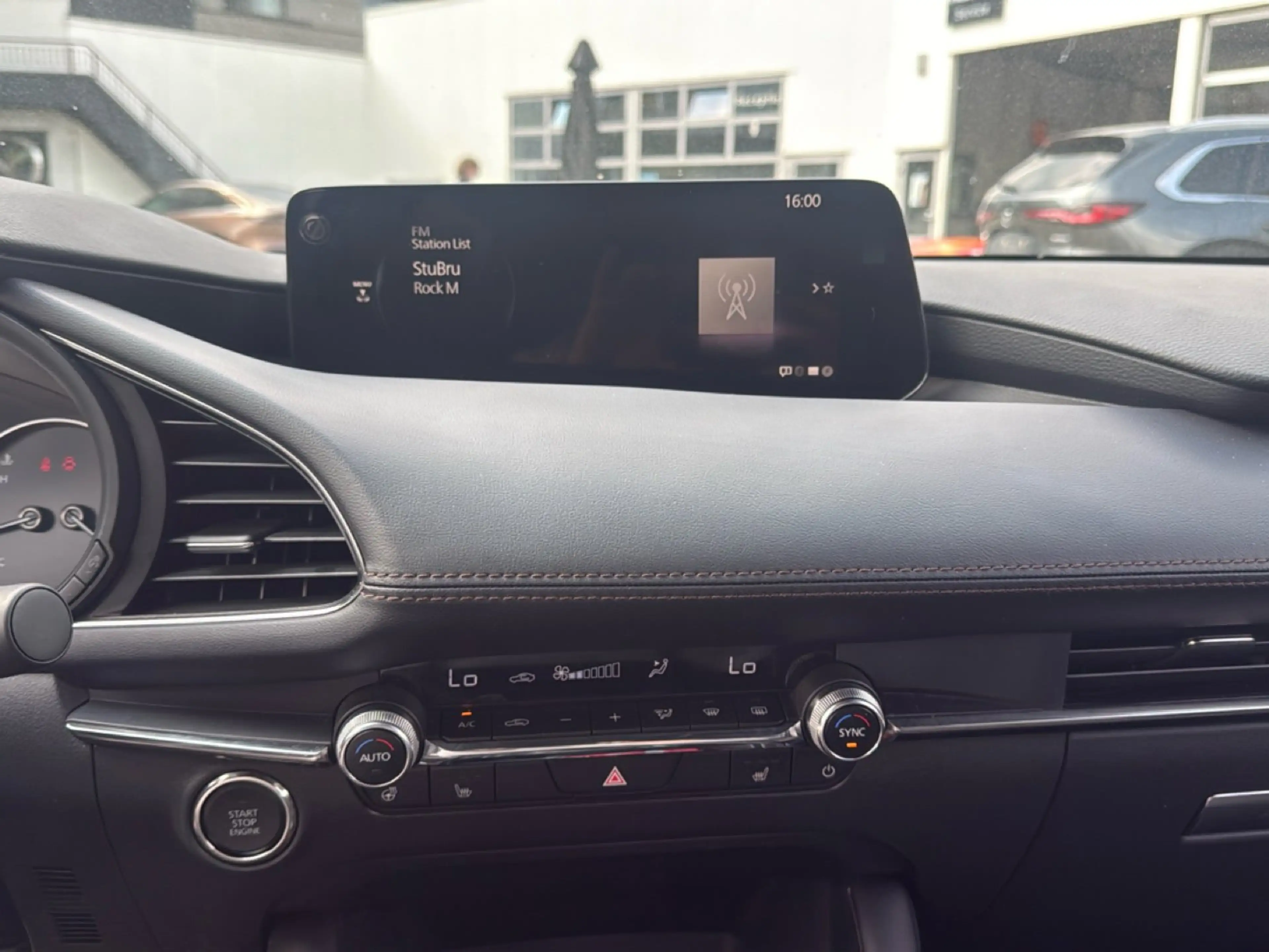 Mazda 3 2.5 e-Skyactiv G 103kW Takumi — photo 13