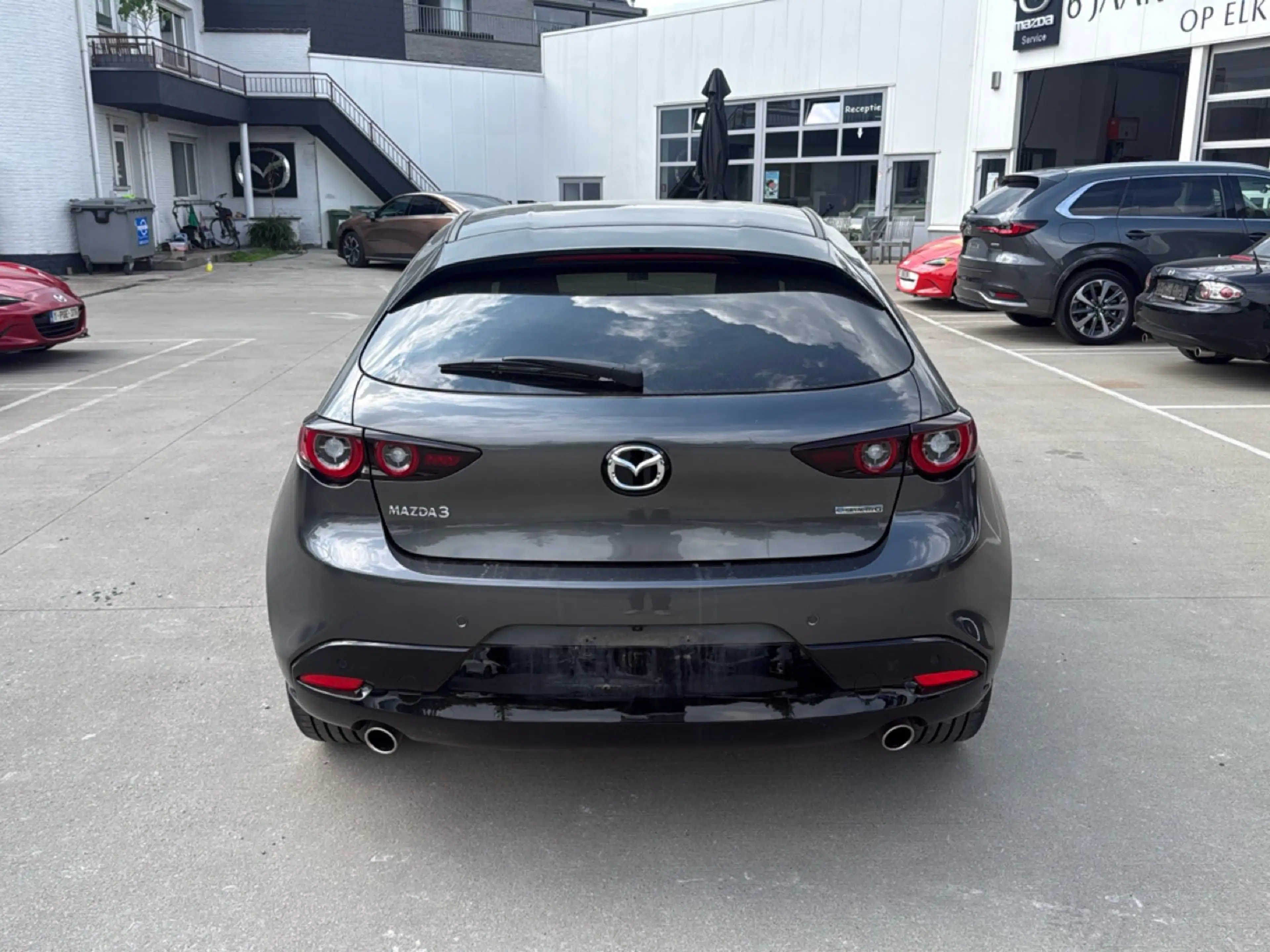 Mazda 3 2.5 e-Skyactiv G 103kW Takumi — photo 4