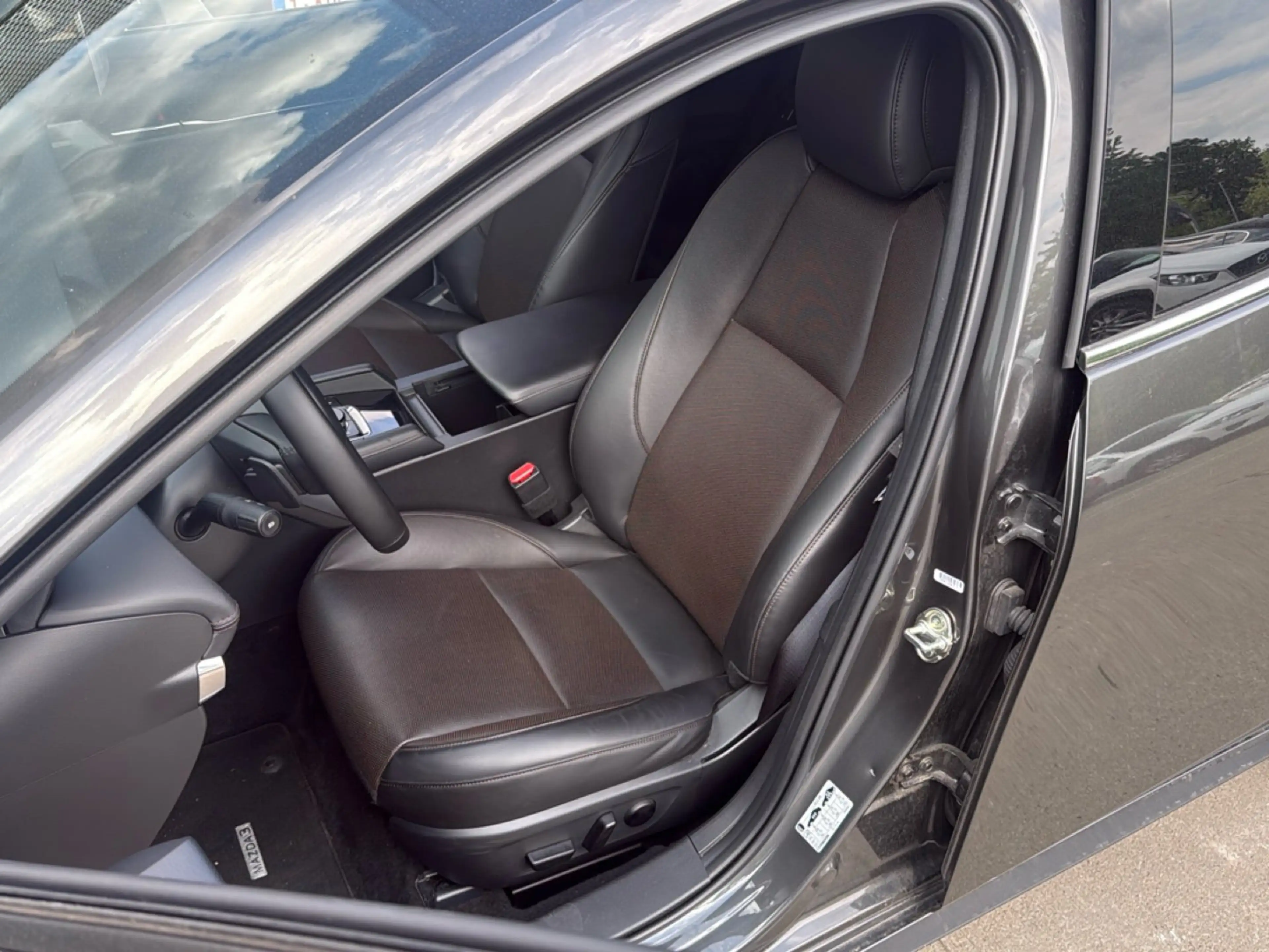 Mazda 3 2.5 e-Skyactiv G 103kW Takumi — photo 10