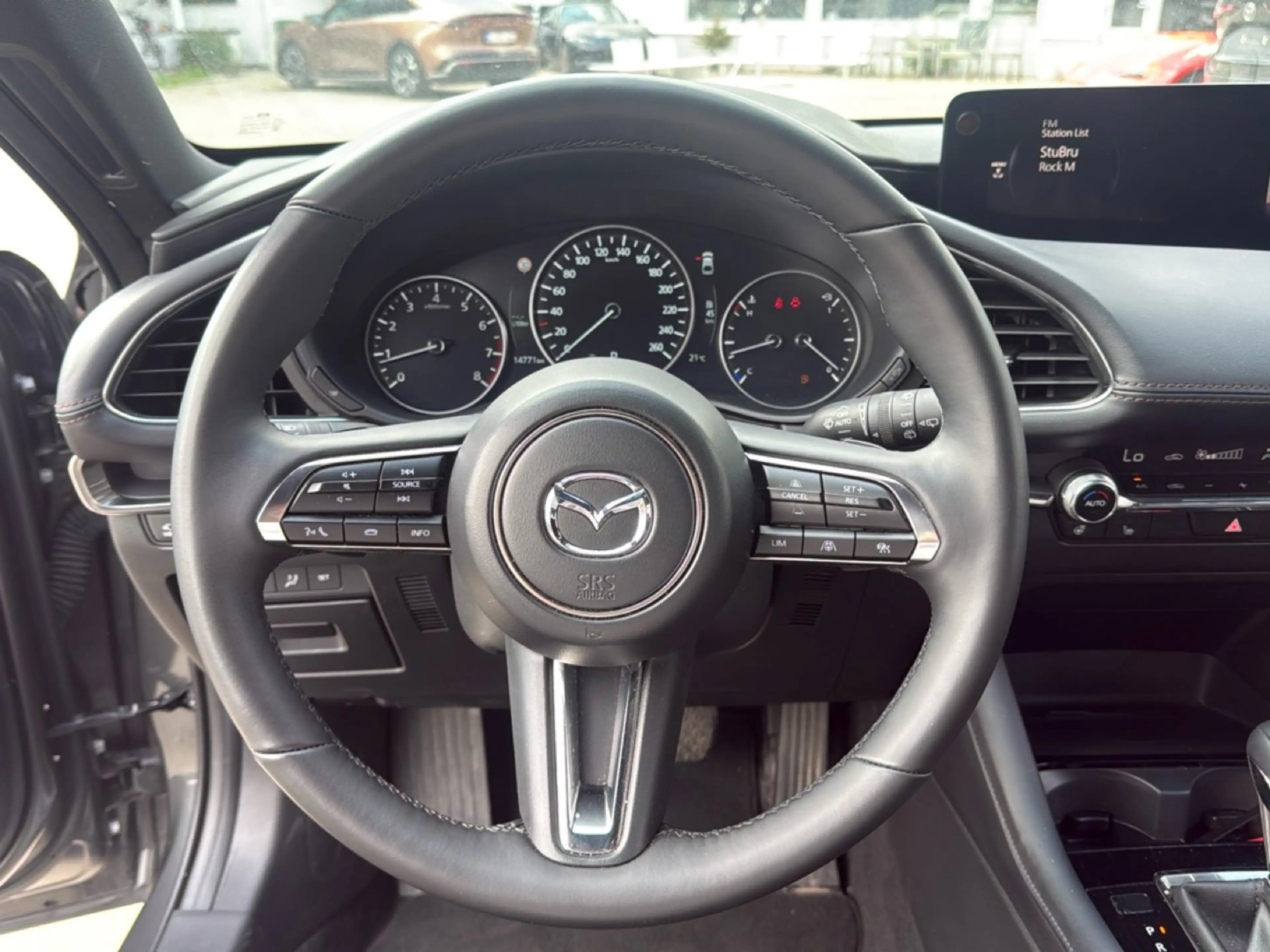 Mazda 3 2.5 e-Skyactiv G 103kW Takumi — photo 11