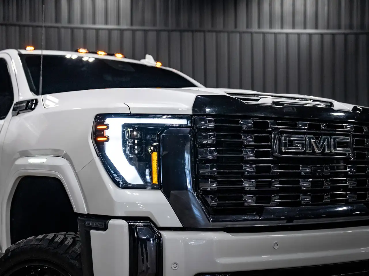 GMC Sierra 3500HD снимка GMC Sierra 3500HD