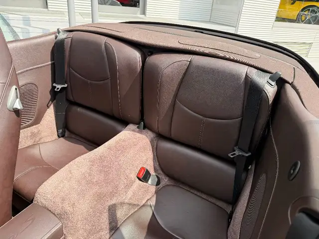 Porsche 911 view 12