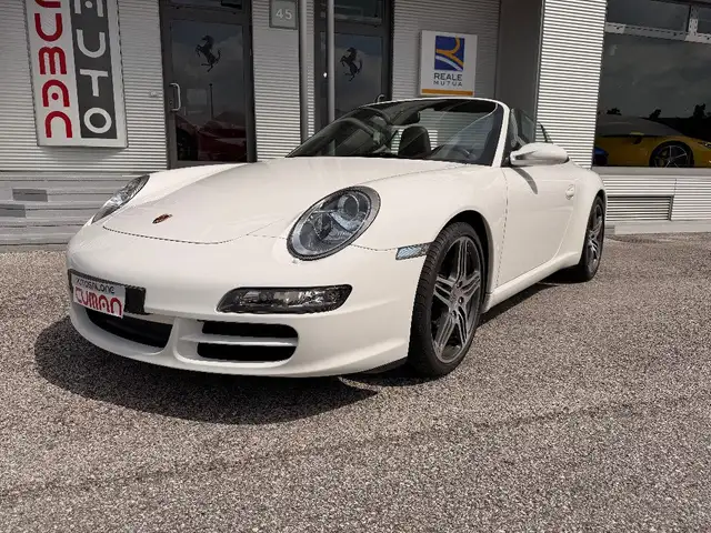 Porsche 911 view 2