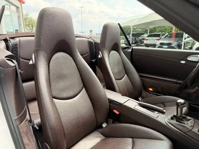 Porsche 911 view 13