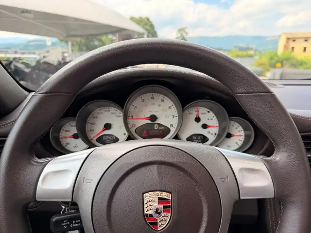 Porsche 911 view 14