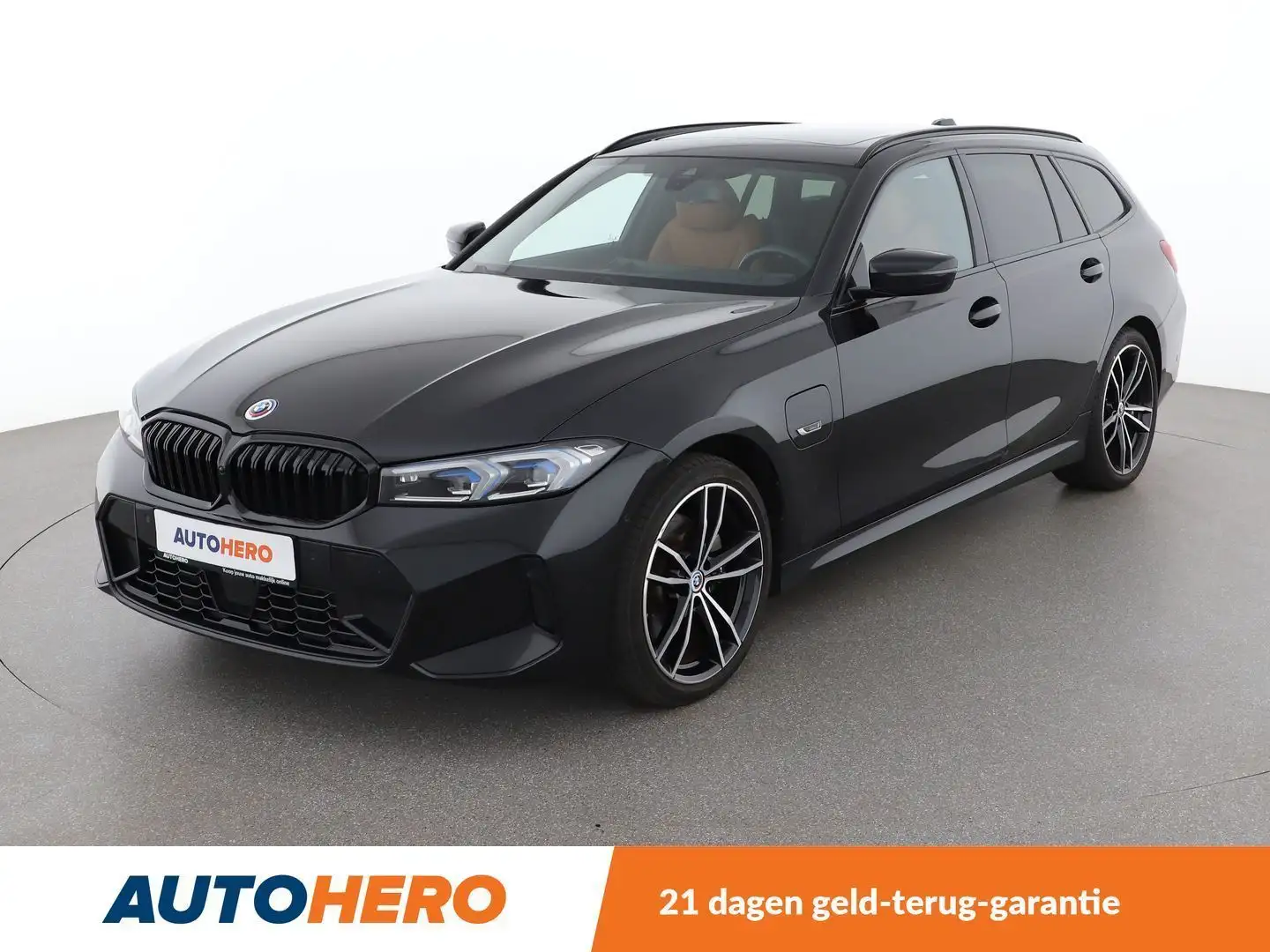 BMW 330 330e xDrive M Sport Zwart - 1