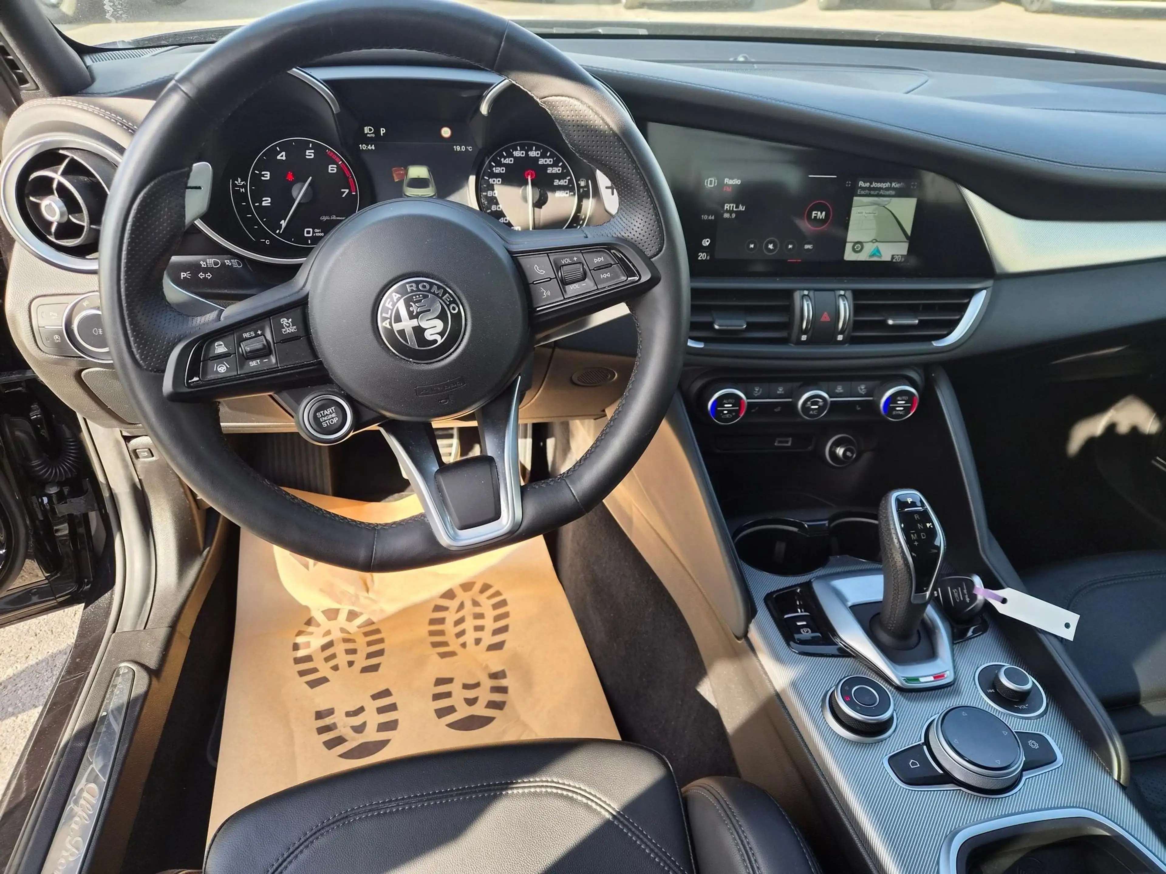 Alfa Romeo Giulia VELOCE 2.0 TURBO 16 V 280 CV — photo 7
