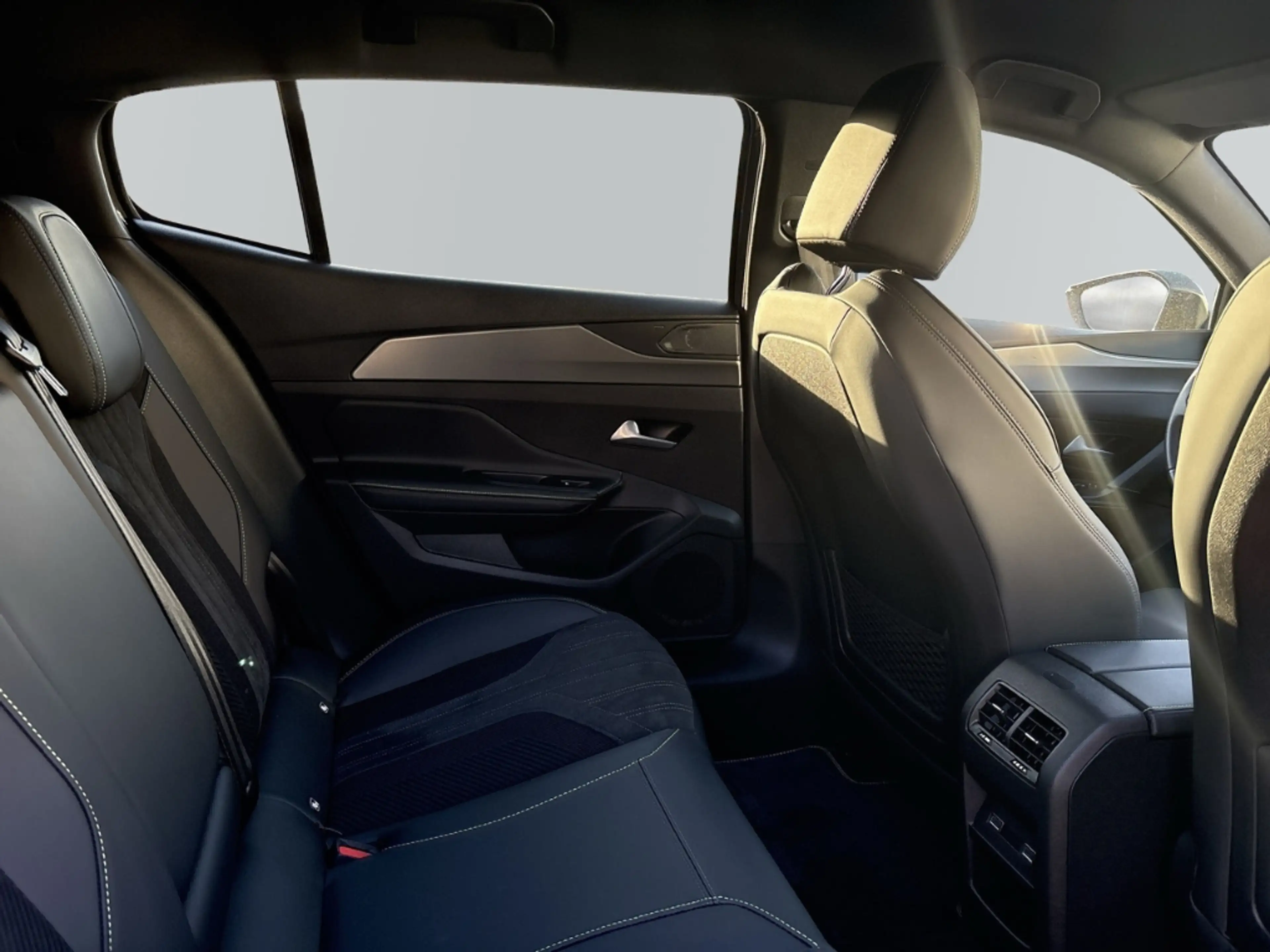 Peugeot 408 GT Navi Memory Sitze Soundsystem 360 Kamera LED Bl — photo 10