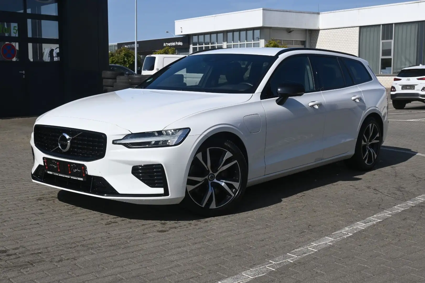 Volvo V60 T6 Recharge AWD R-Design*RFK*FSHZG*BLIS Weiß - 1