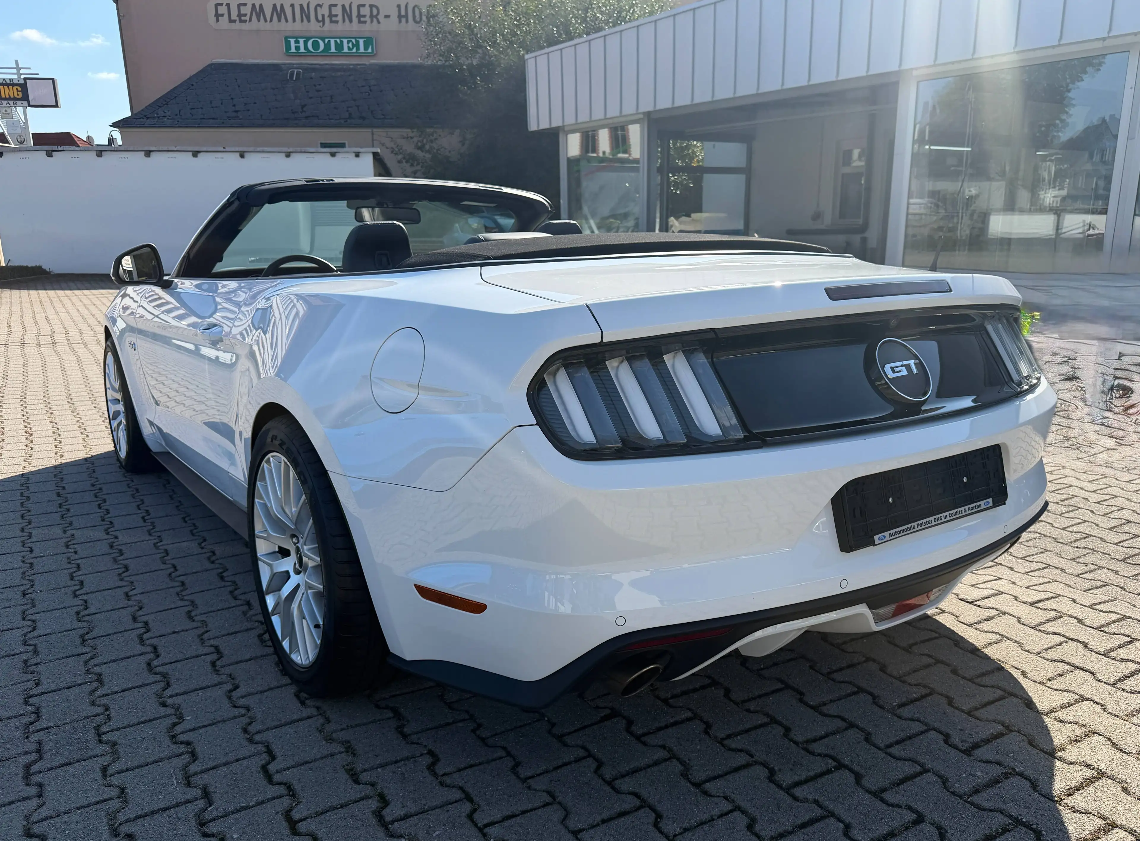 Ford Mustang GT Convertible — photo 7