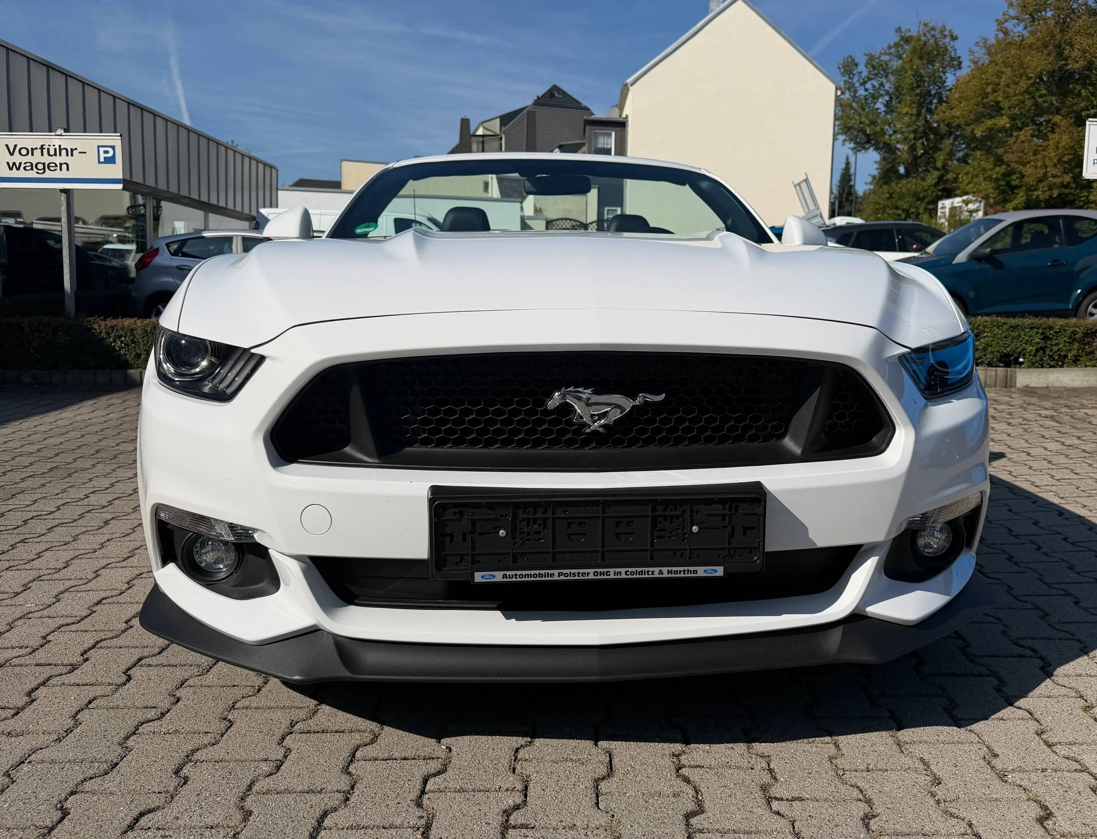 Ford Mustang GT Convertible — photo 2