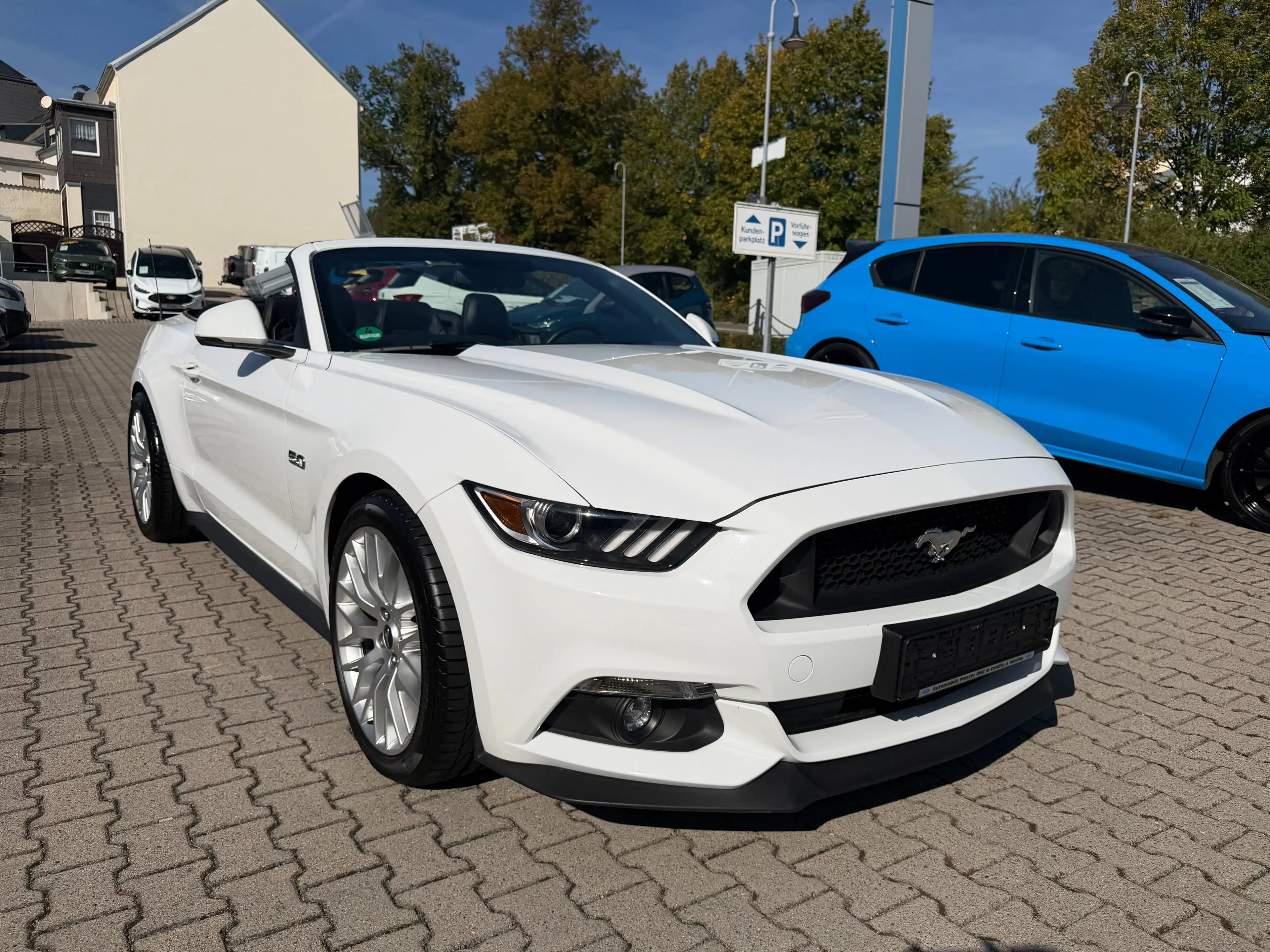 Ford Mustang GT Convertible — photo 3