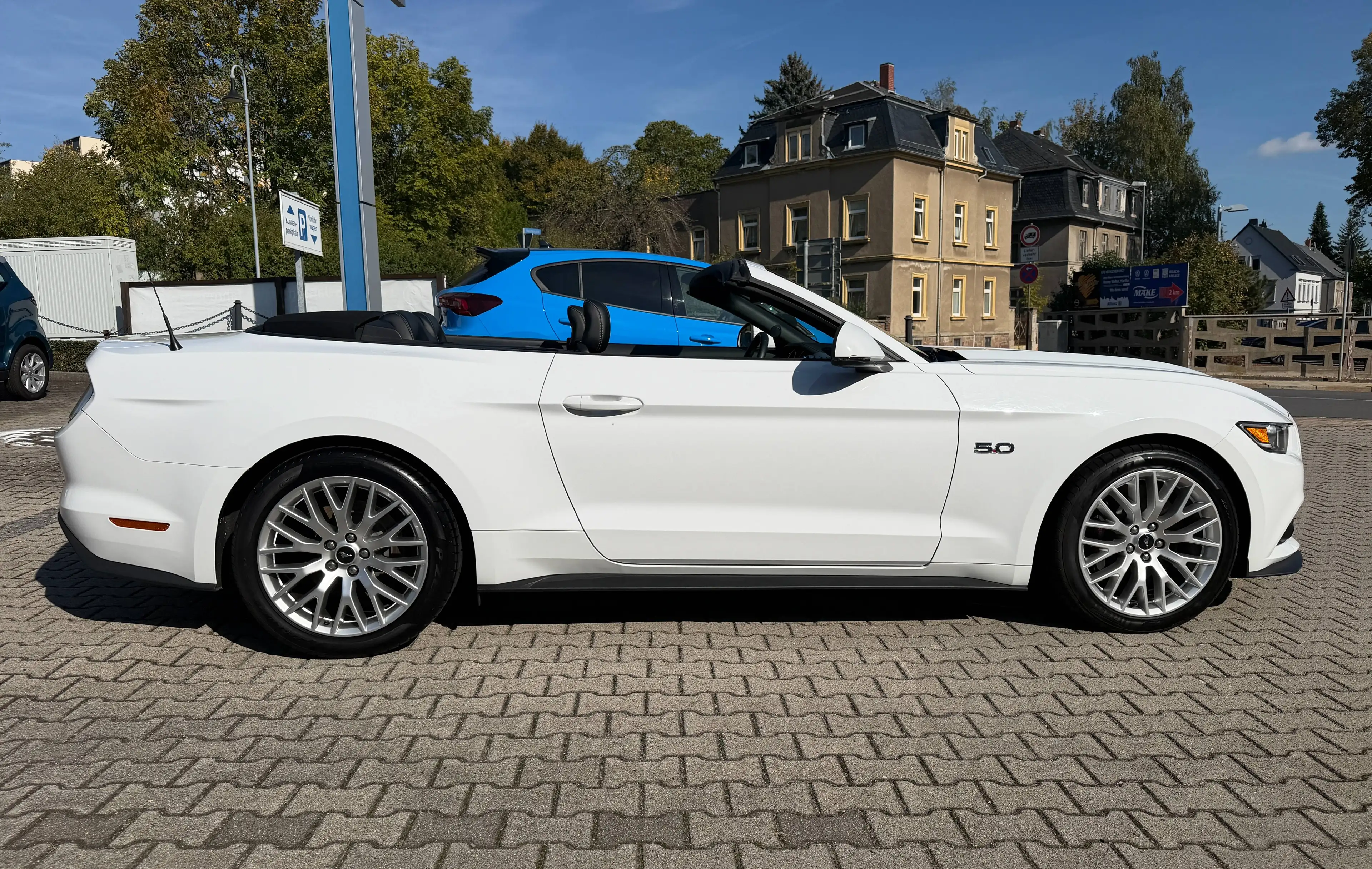 Ford Mustang GT Convertible — photo 4
