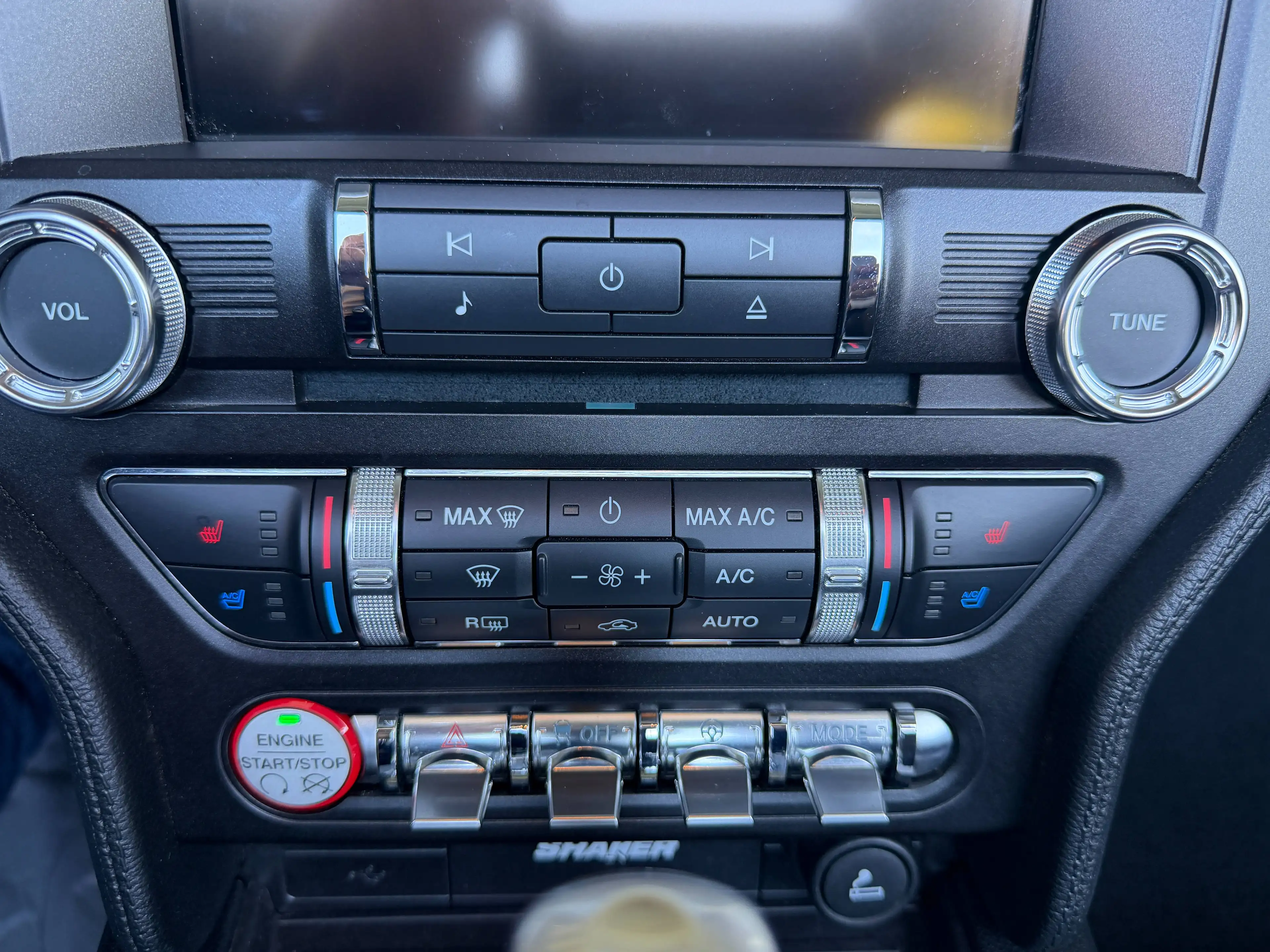 Ford Mustang GT Convertible — photo 13