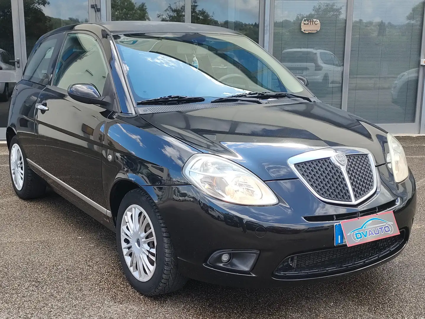 Lancia Ypsilon Ypsilon II 2007 1.2 8v Oro Plus Nero - 2