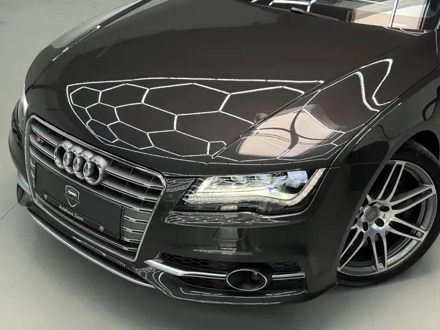 Audi S7 view 4