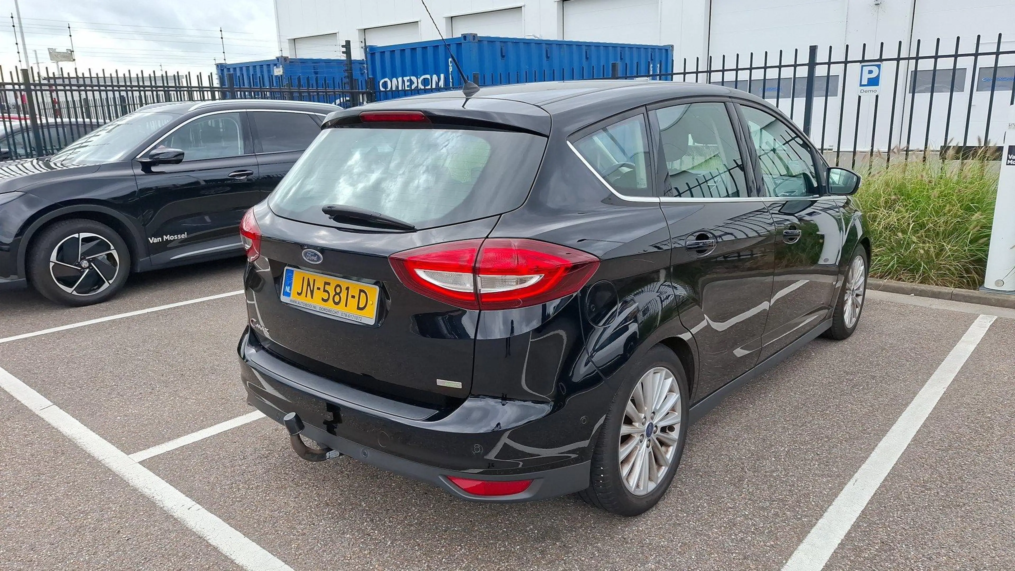Ford C-Max 1.0 Titanium — photo 4
