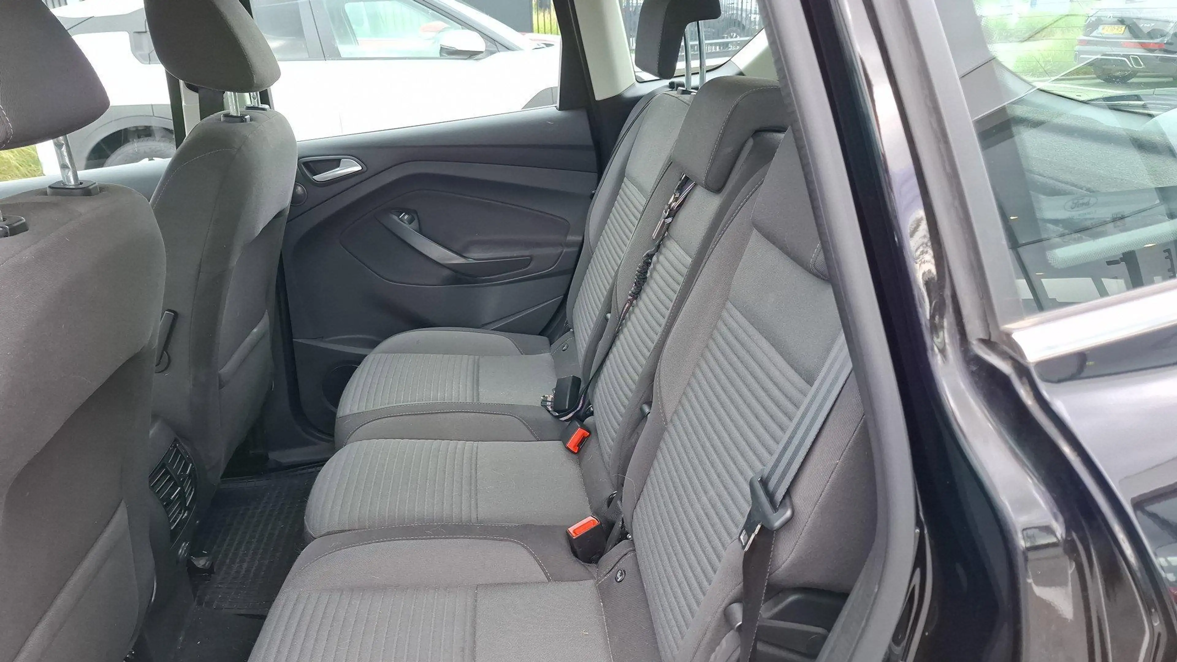 Ford C-Max 1.0 Titanium — photo 12