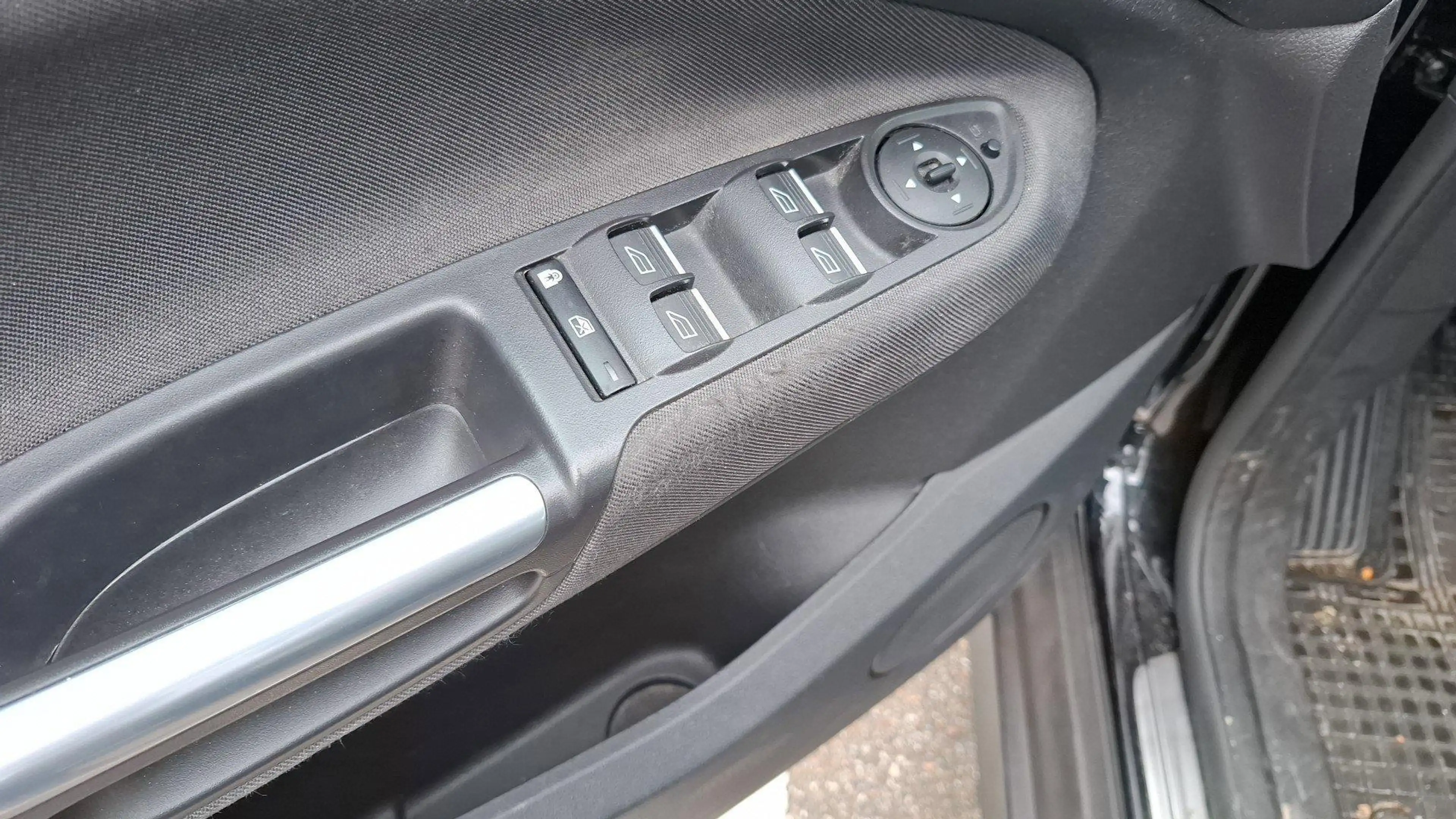 Ford C-Max 1.0 Titanium — photo 11