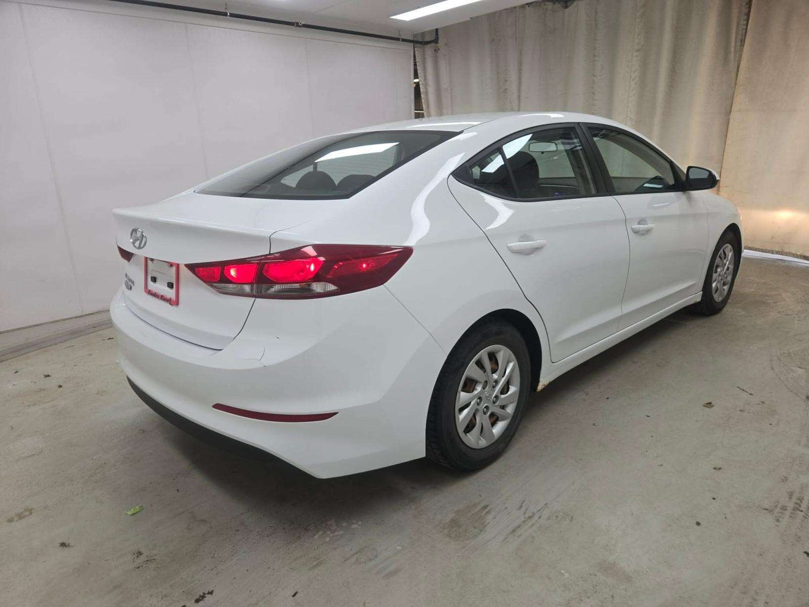 2017 Hyundai Elantra LE SIÈGES CHAUFFANTS | BLUETOOTH | CAMÉRA DE RECUL — снимка 1
