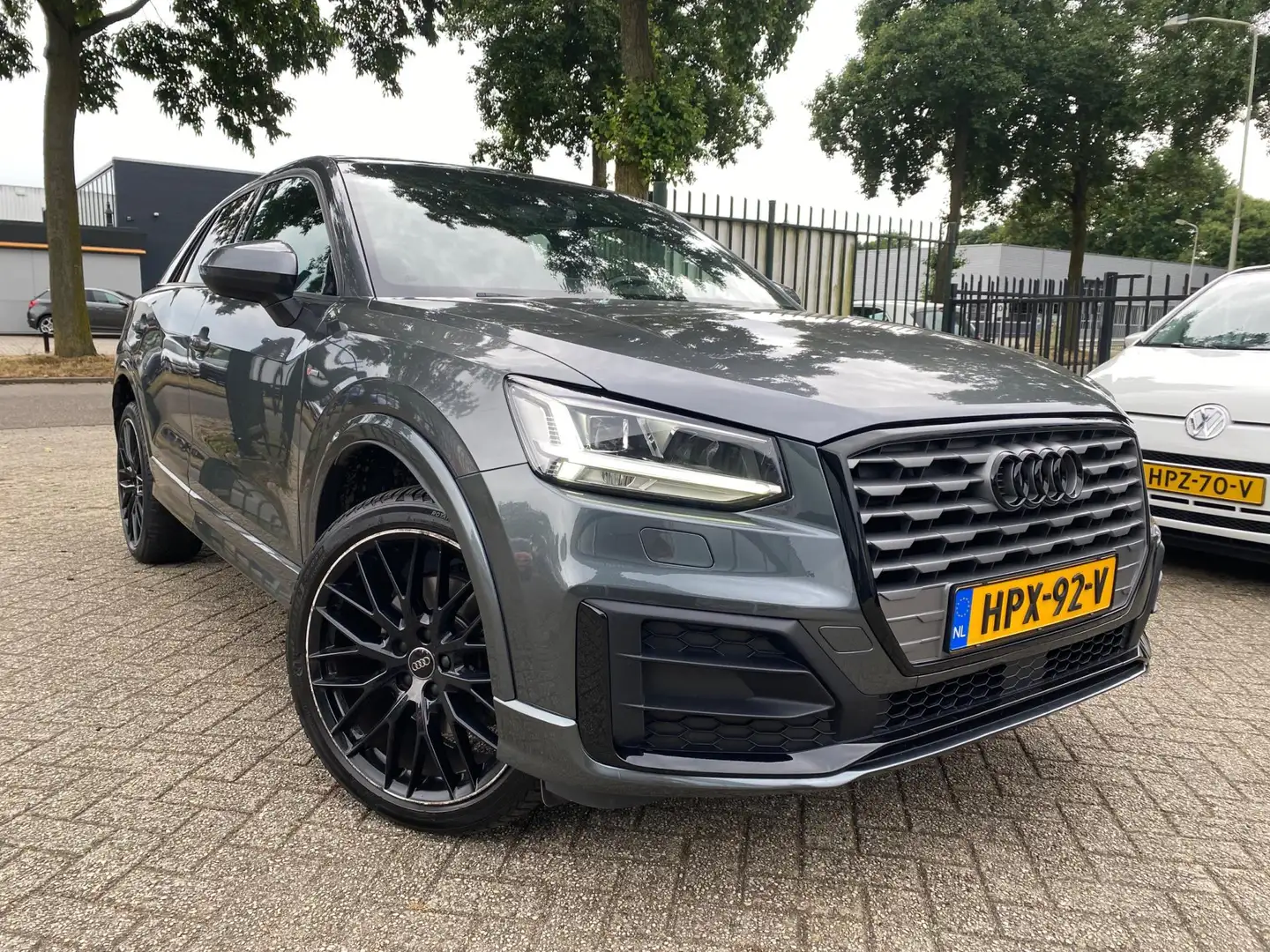 Audi Q2 1.4 TFSI limited S-Line Aut Pano Cruise Virtueel Gris - 2