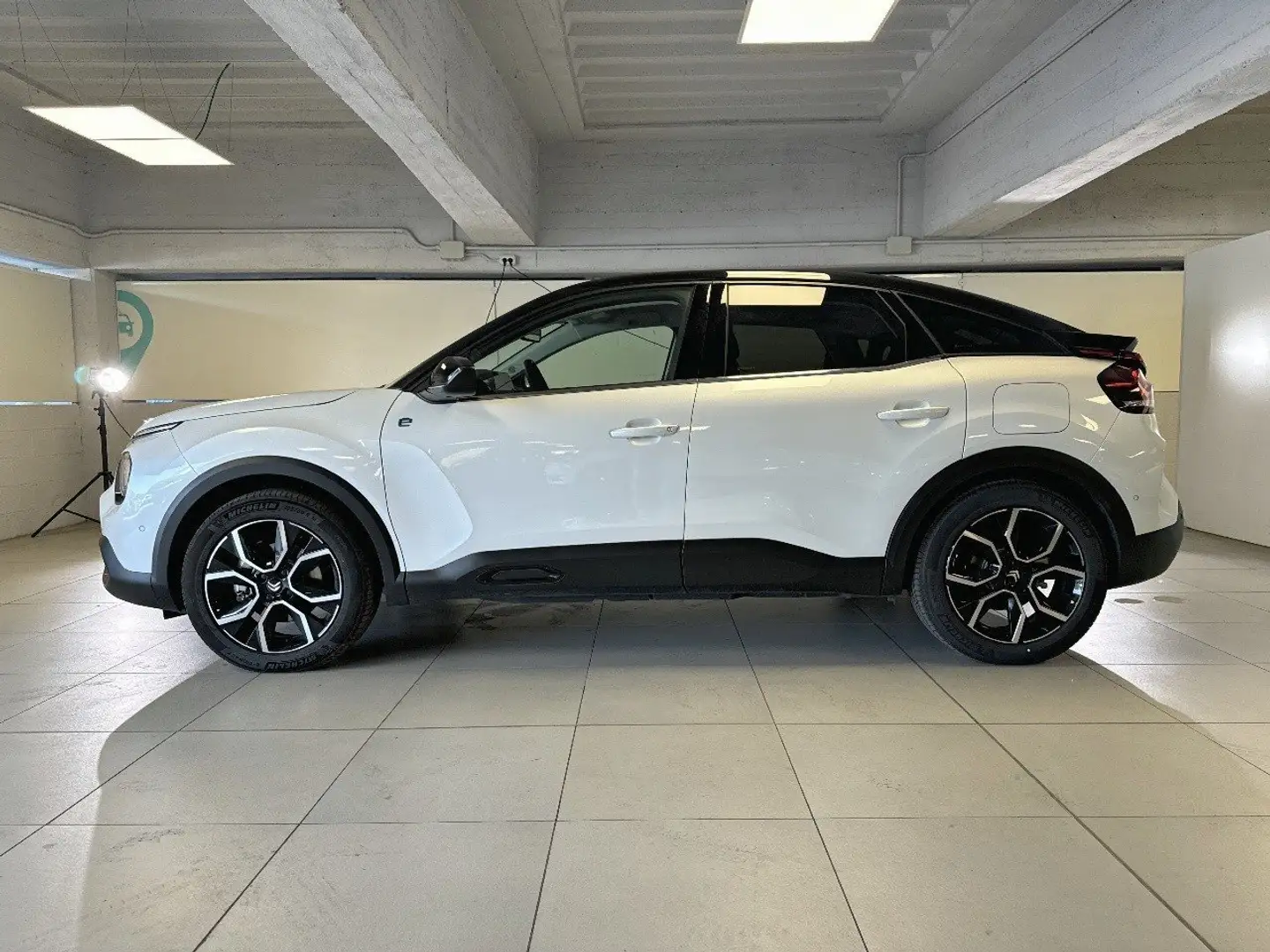 Citroen C4 100 kW 136CV Electric Shine Bianco - 2