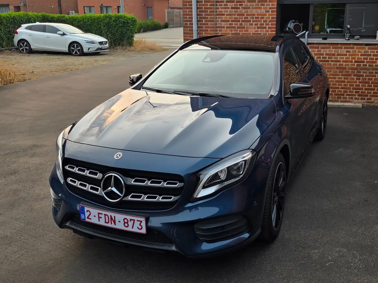 Mercedes-Benz GLA 180 GLA 180 7G-DCT AMG Line - 1