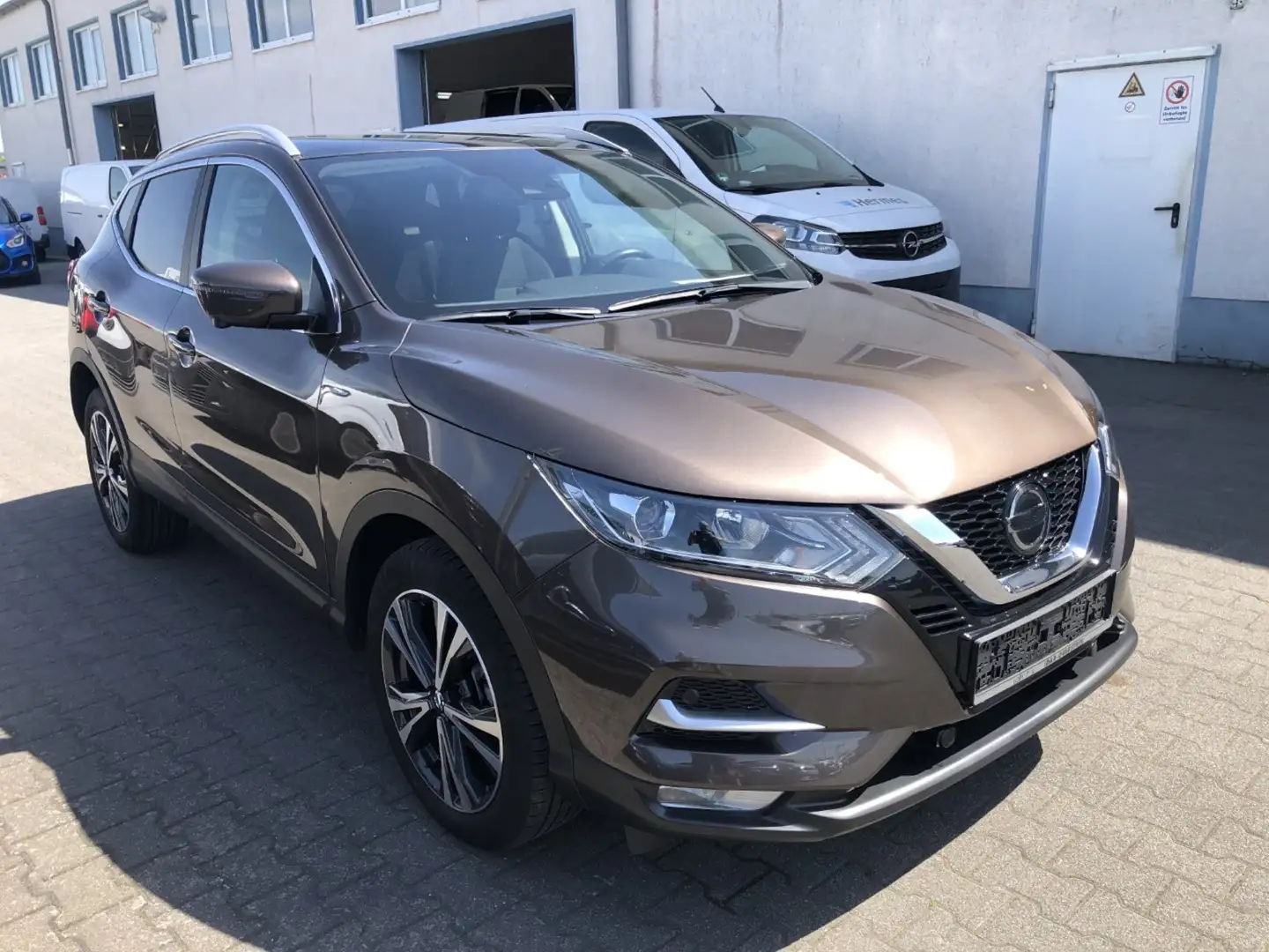 Nissan Qashqai Zama 1.3 Benzin, Automatik, Alu, Navi Marrone - 2