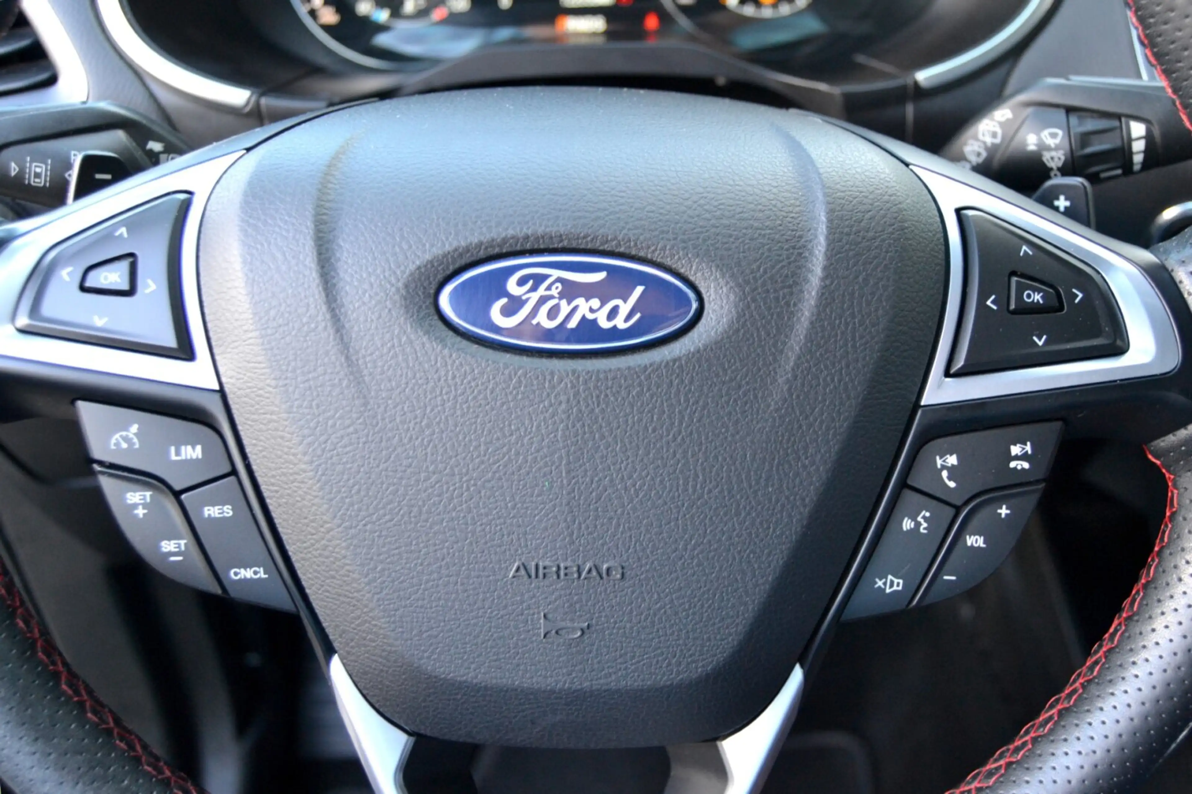 Ford S-Max S-Max 2,0 ST-Line Autom Navi AHK 7-Sitzer LED Park-Ass RFK — photo 15