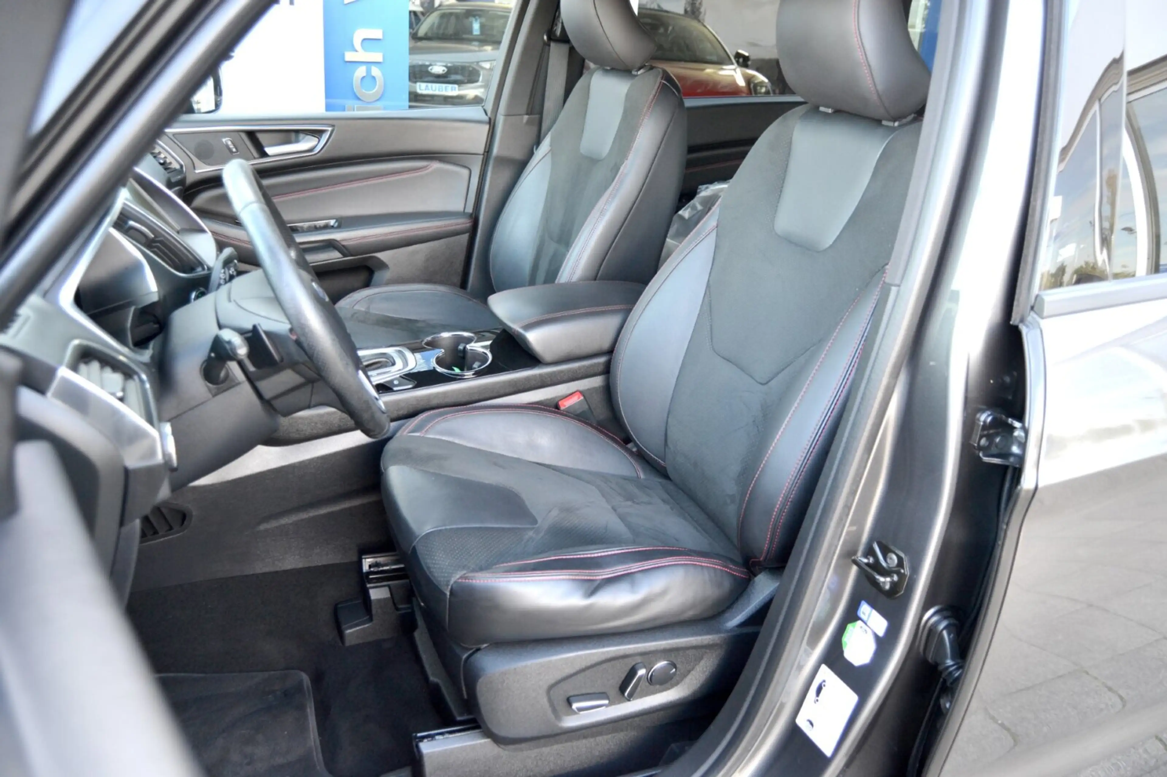 Ford S-Max S-Max 2,0 ST-Line Autom Navi AHK 7-Sitzer LED Park-Ass RFK — photo 9