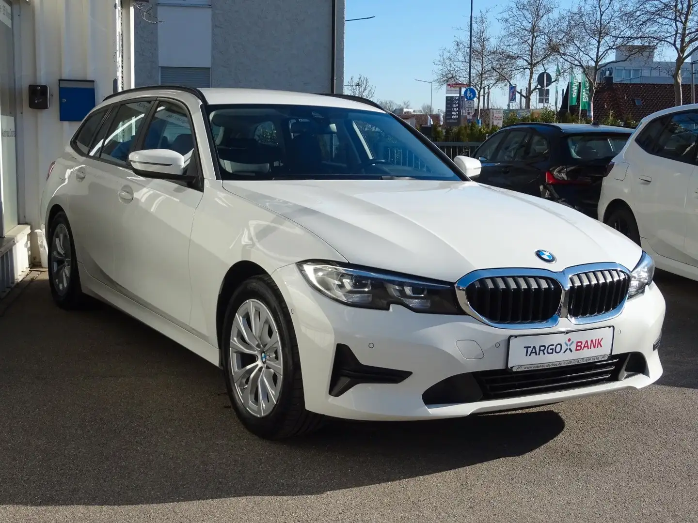 BMW 320 i Touring Aut Advantage Navi LC Pro Leder LED Weiß - 1