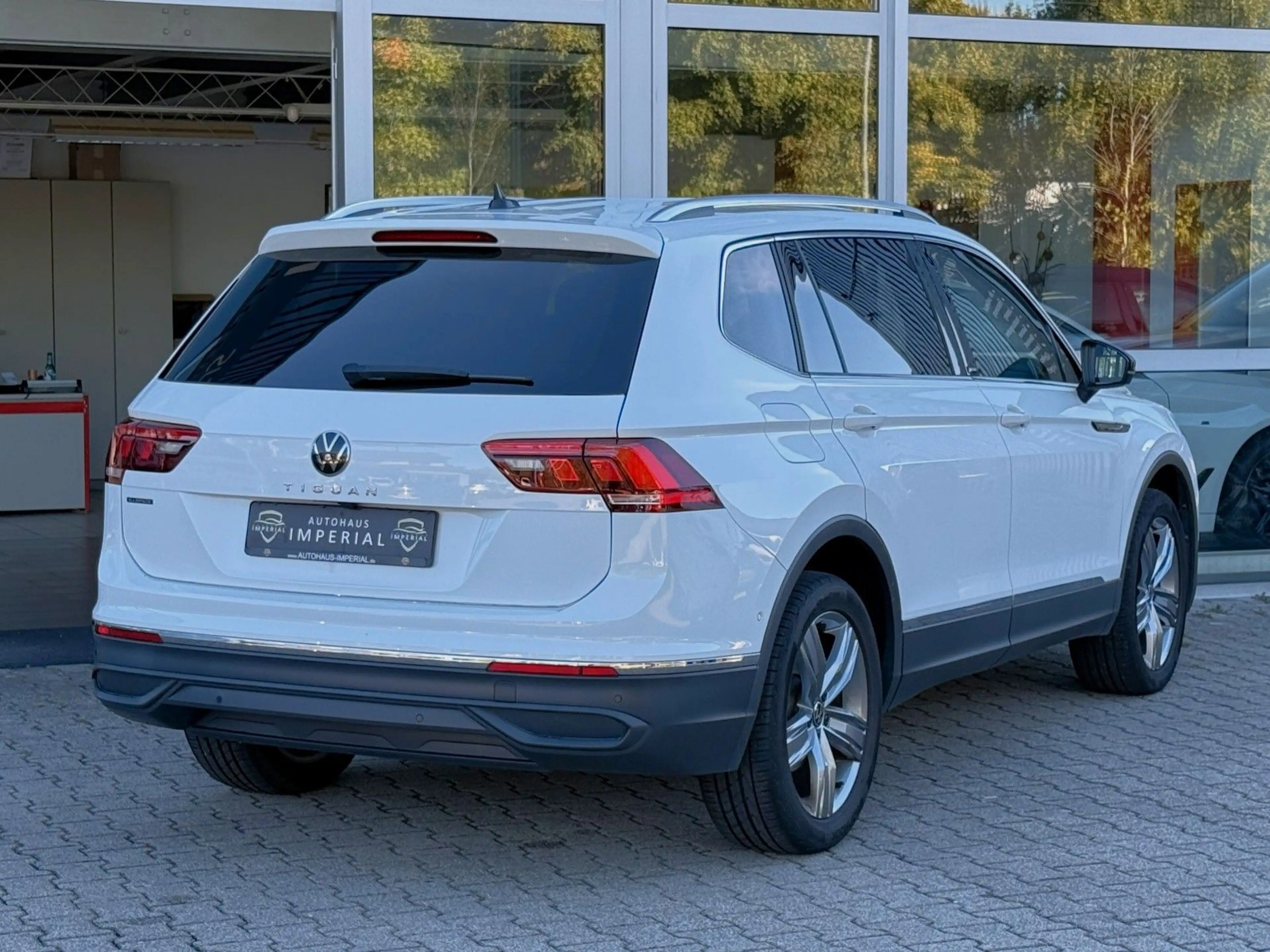 Volkswagen Tiguan Allspace 2.0 TDI NaviPRO+ACC+LED+7-SITZER — photo 6