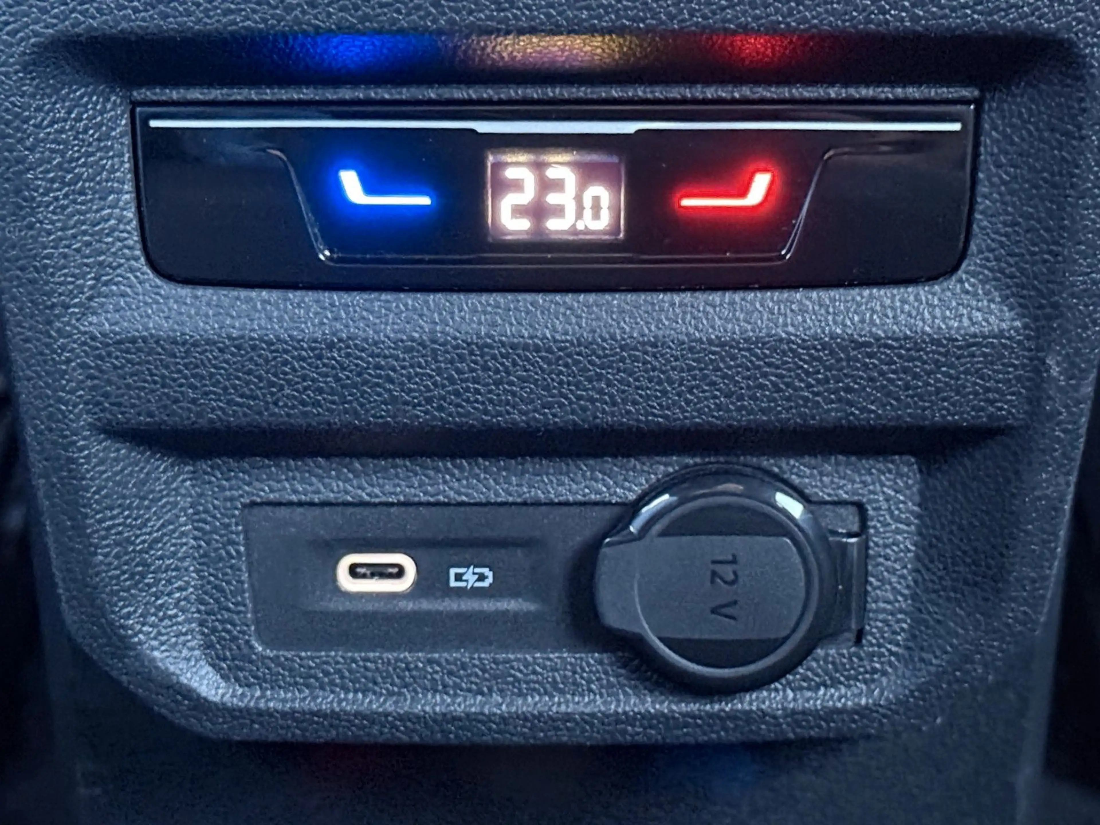 Volkswagen Tiguan Allspace 2.0 TDI NaviPRO+ACC+LED+7-SITZER — photo 24