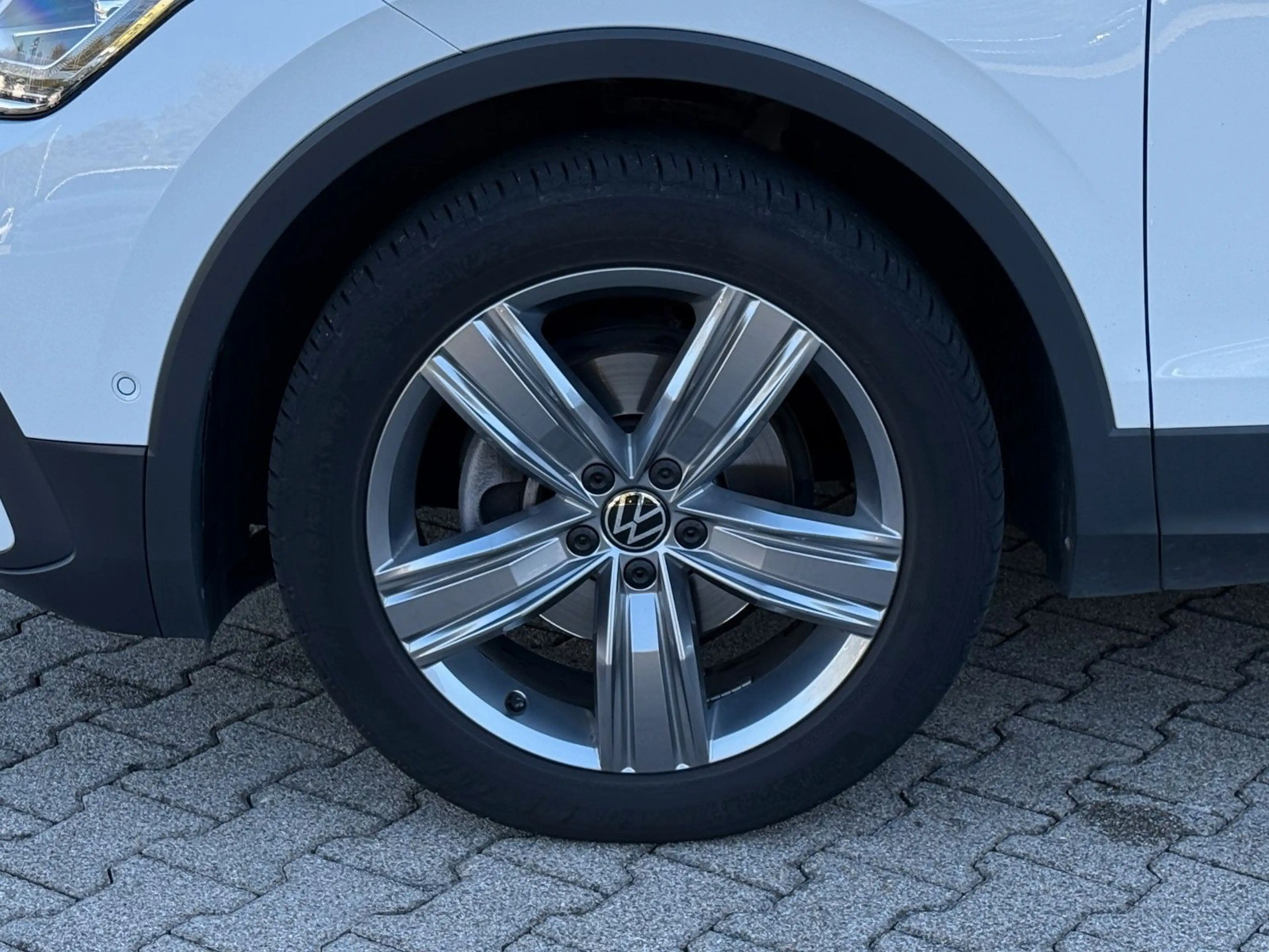 Volkswagen Tiguan Allspace 2.0 TDI NaviPRO+ACC+LED+7-SITZER — photo 38