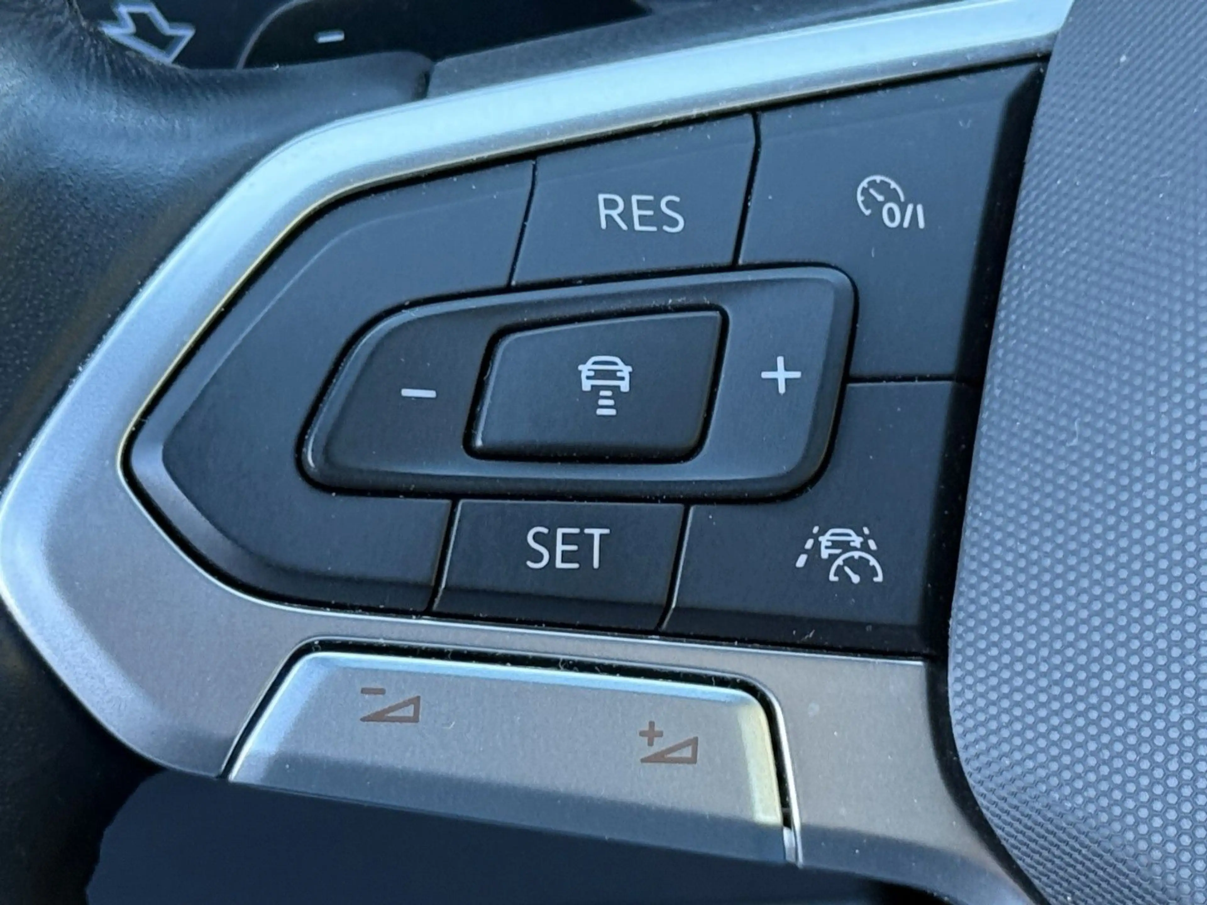 Volkswagen Tiguan Allspace 2.0 TDI NaviPRO+ACC+LED+7-SITZER — photo 22