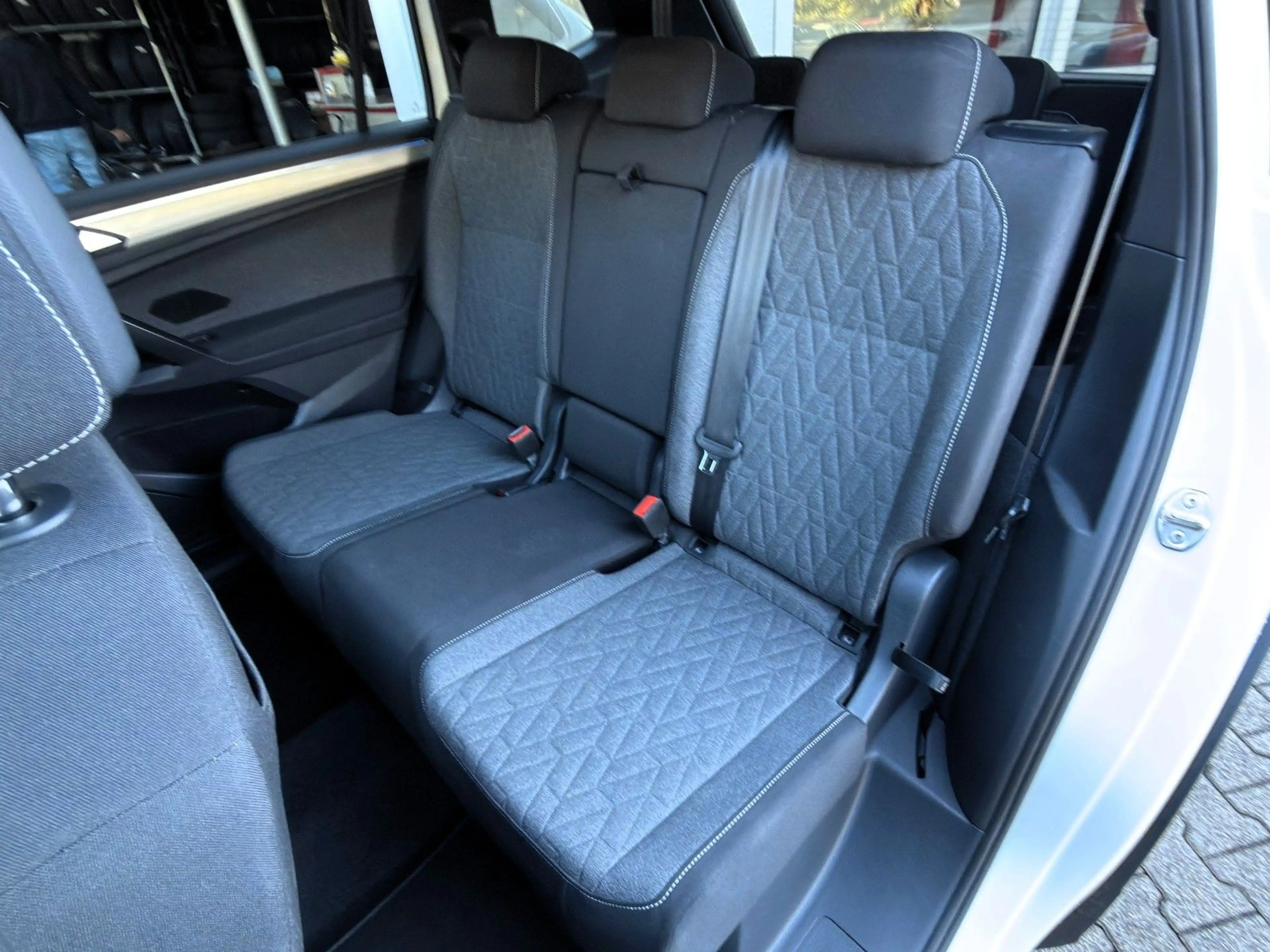 Volkswagen Tiguan Allspace 2.0 TDI NaviPRO+ACC+LED+7-SITZER — photo 17