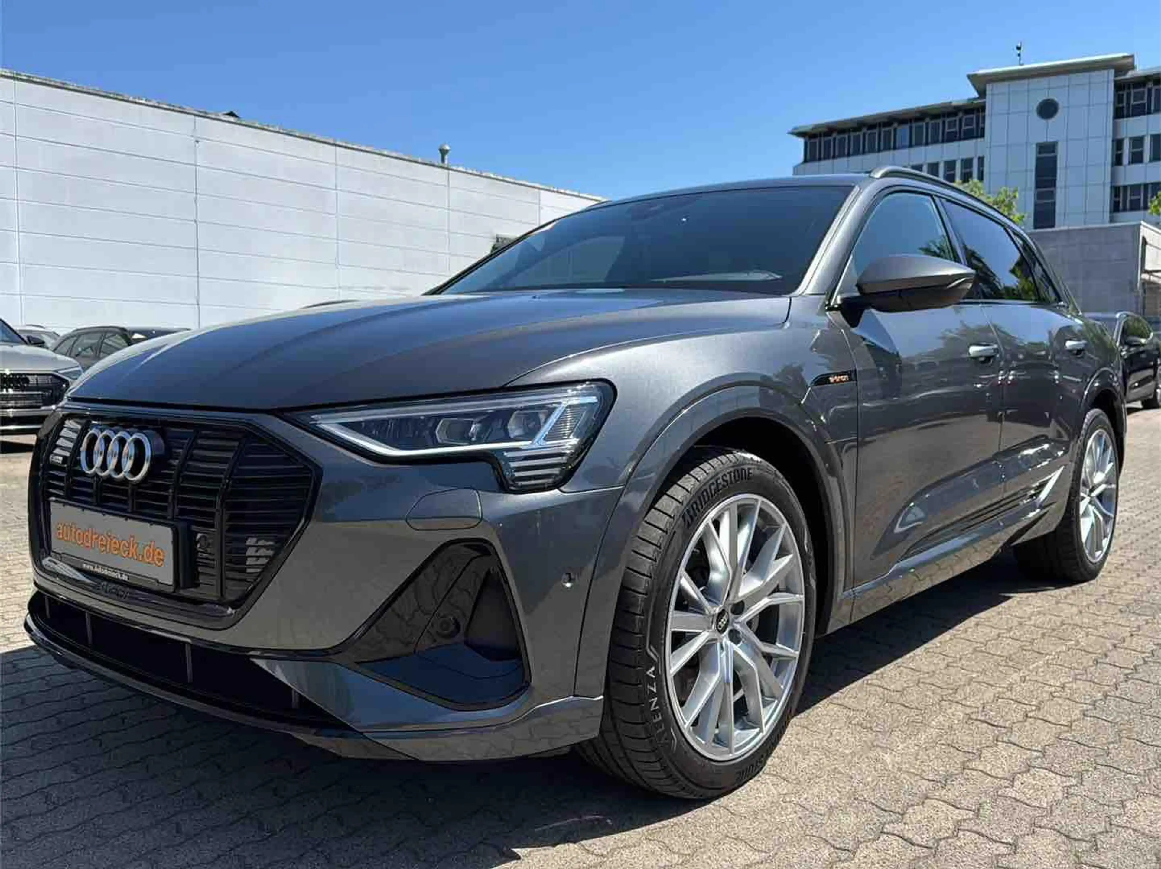 Audi e-tron 55 2x S line ACC AHK BLACK 21Z MATRIX KAM