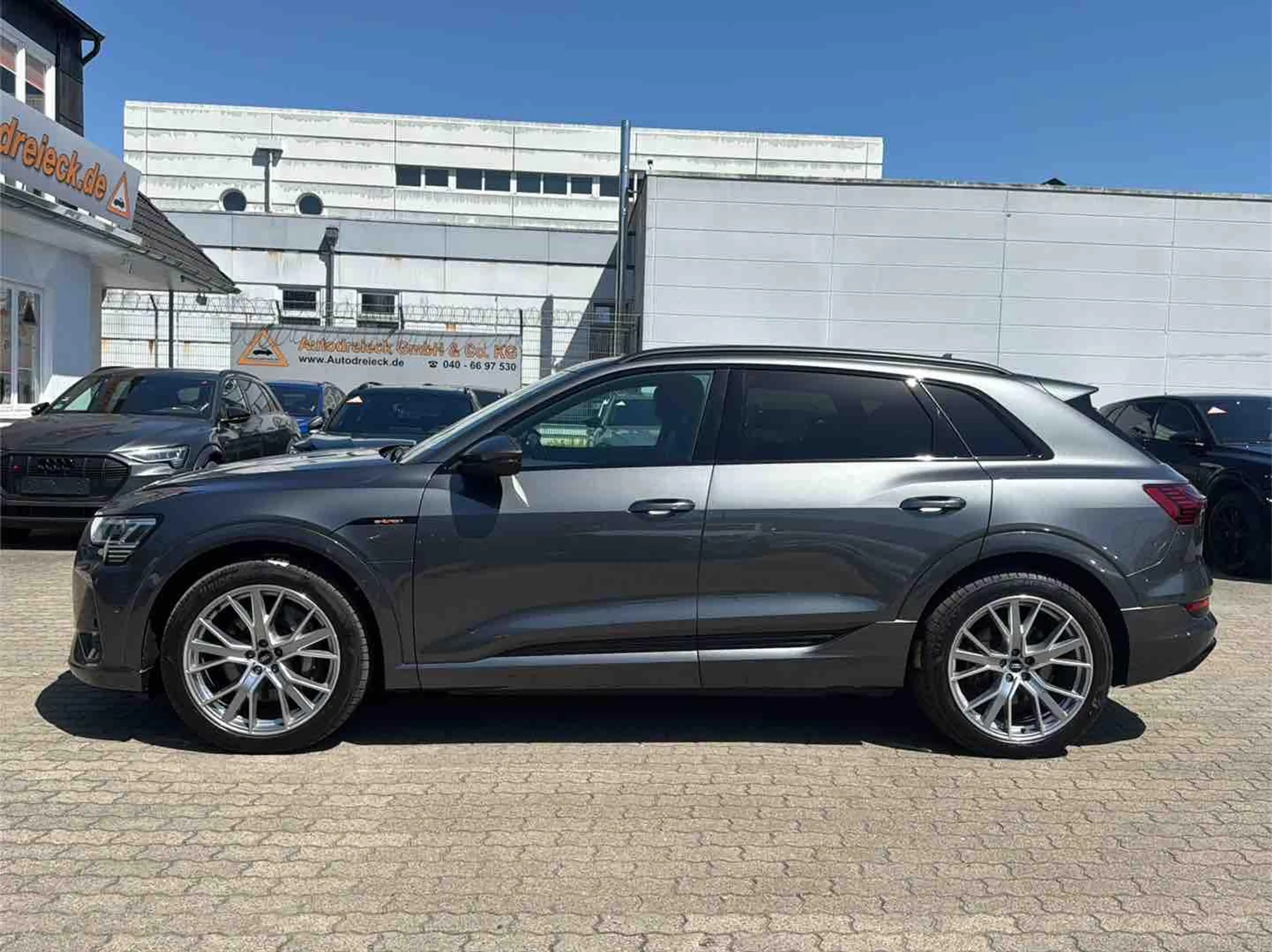 Audi e-tron 55 2x S line ACC AHK BLACK 21Z MATRIX KAM — photo 12