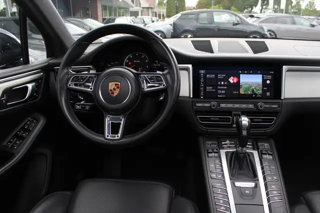 Porsche Macan view 9