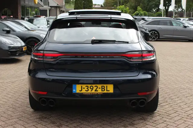 Porsche Macan view 15