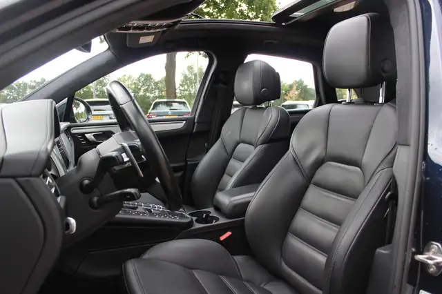 Porsche Macan view 4